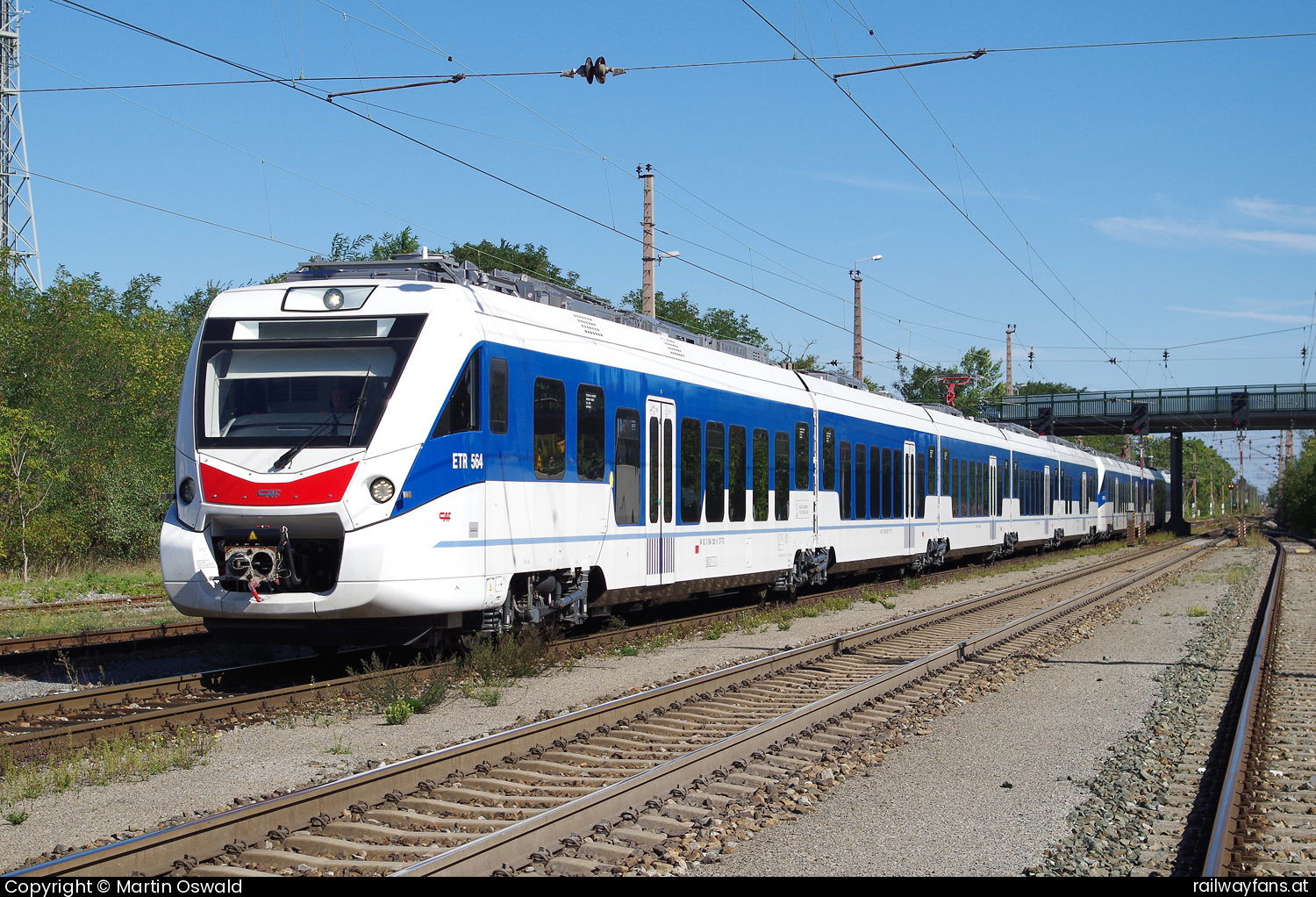 Trenitalia ETR 564 002 in Deutsch Wagram - mit ETR 564 001
  Nordbahn | Wien Praterstern - Breclav Railwayfans