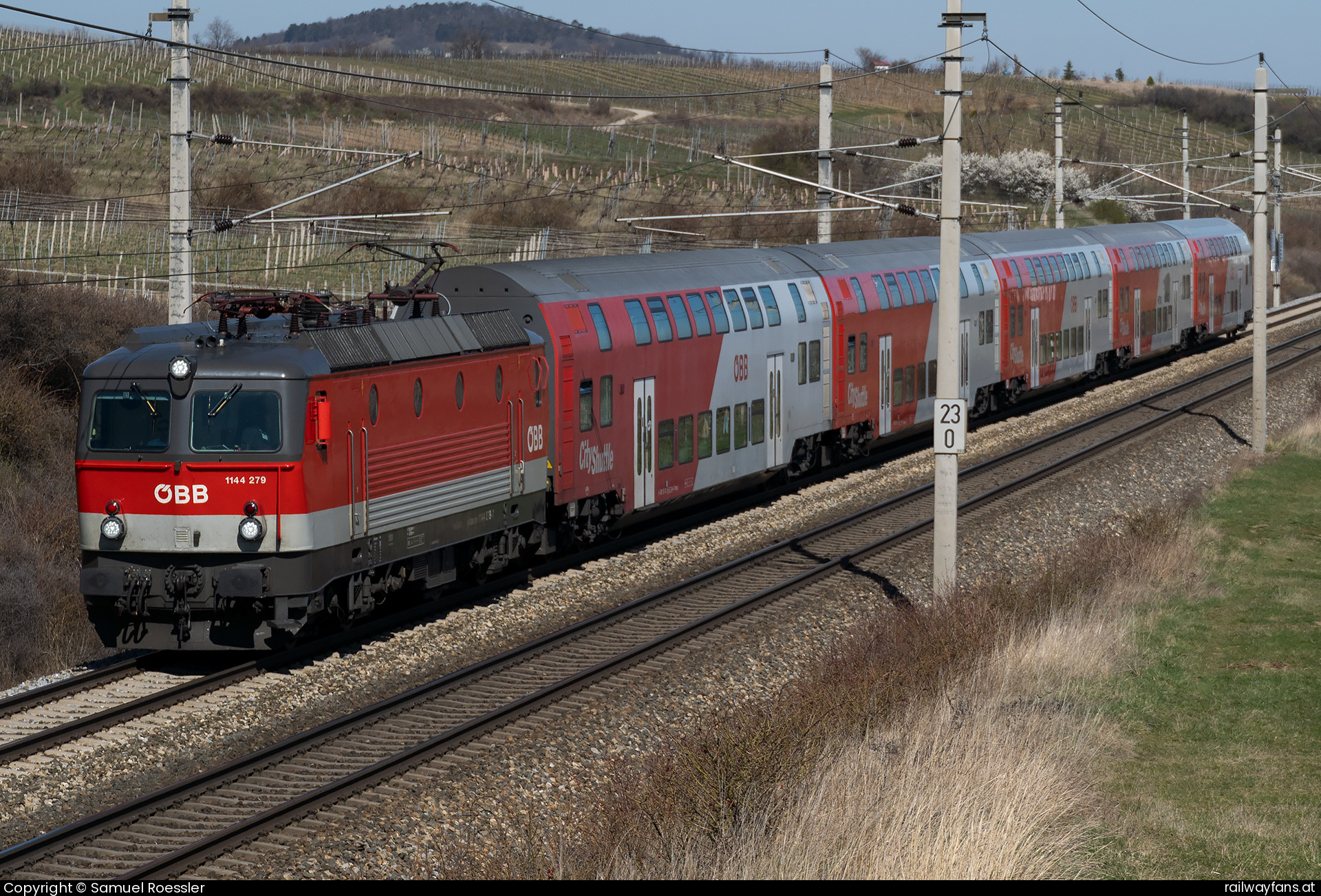 ÖBB 1144 279 in Gemeinde Pfaffstätten  Railwayfans