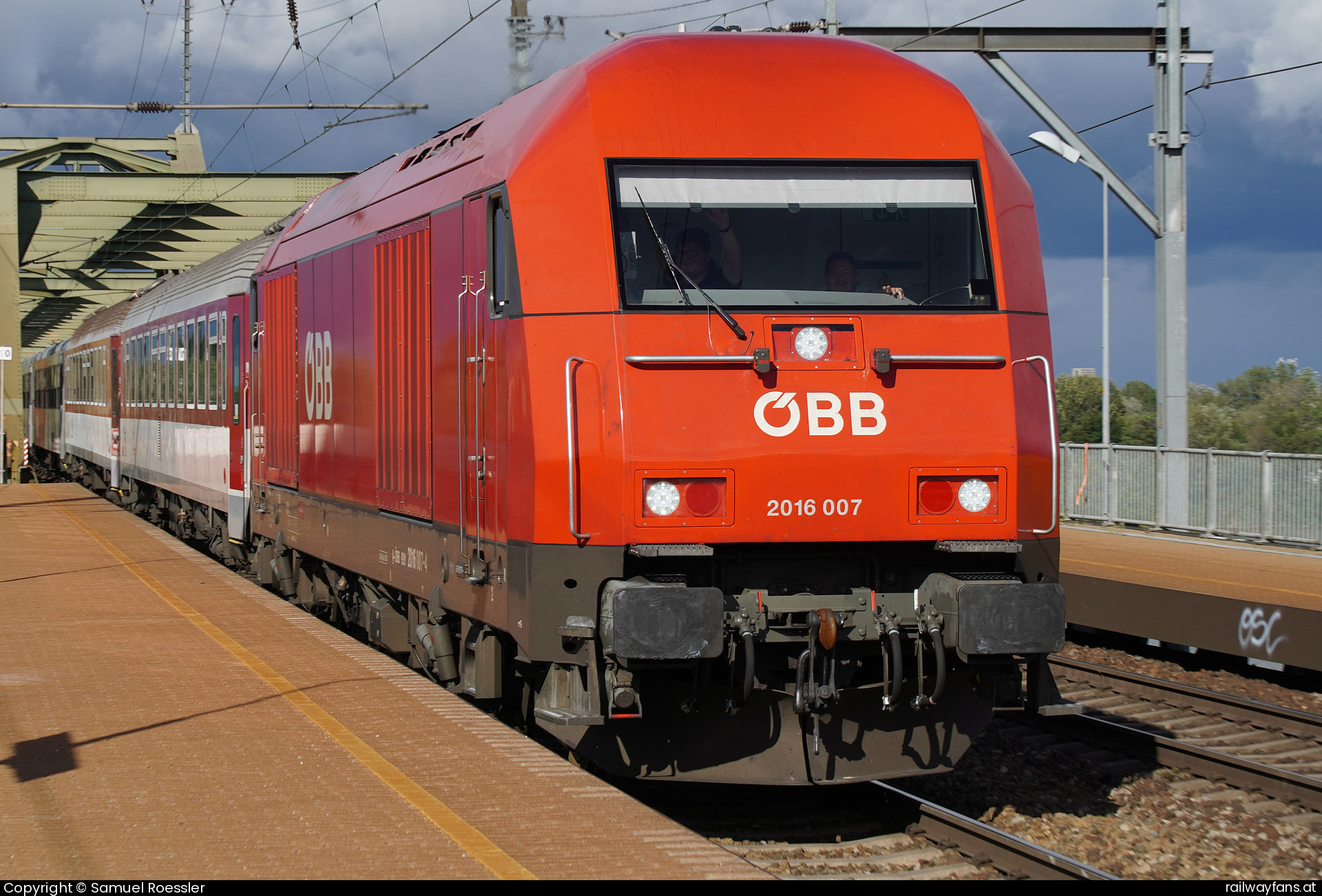 ÖBB 2016 007 in Handelskai  Railwayfans