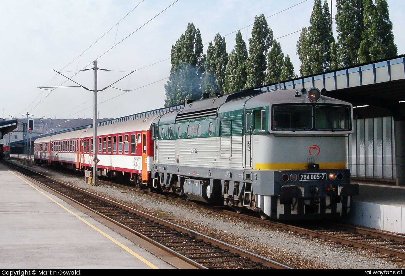 ZSSK 754 005 in Wien Ostbahnhof mit dem 2550  Railwayfans
