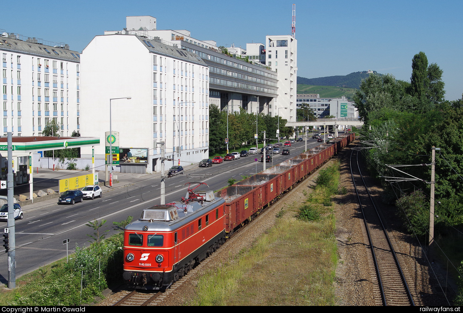Verein Neue Landesbahn 1110 505 in Handelskai mit dem 61893 - Verkehrt für EVU Grampetcargo mit Schlackezug Moosbierbaum - Ternitz. 1110 505 gehört heute ProBahn Vorarlberg,
   Railwayfans
