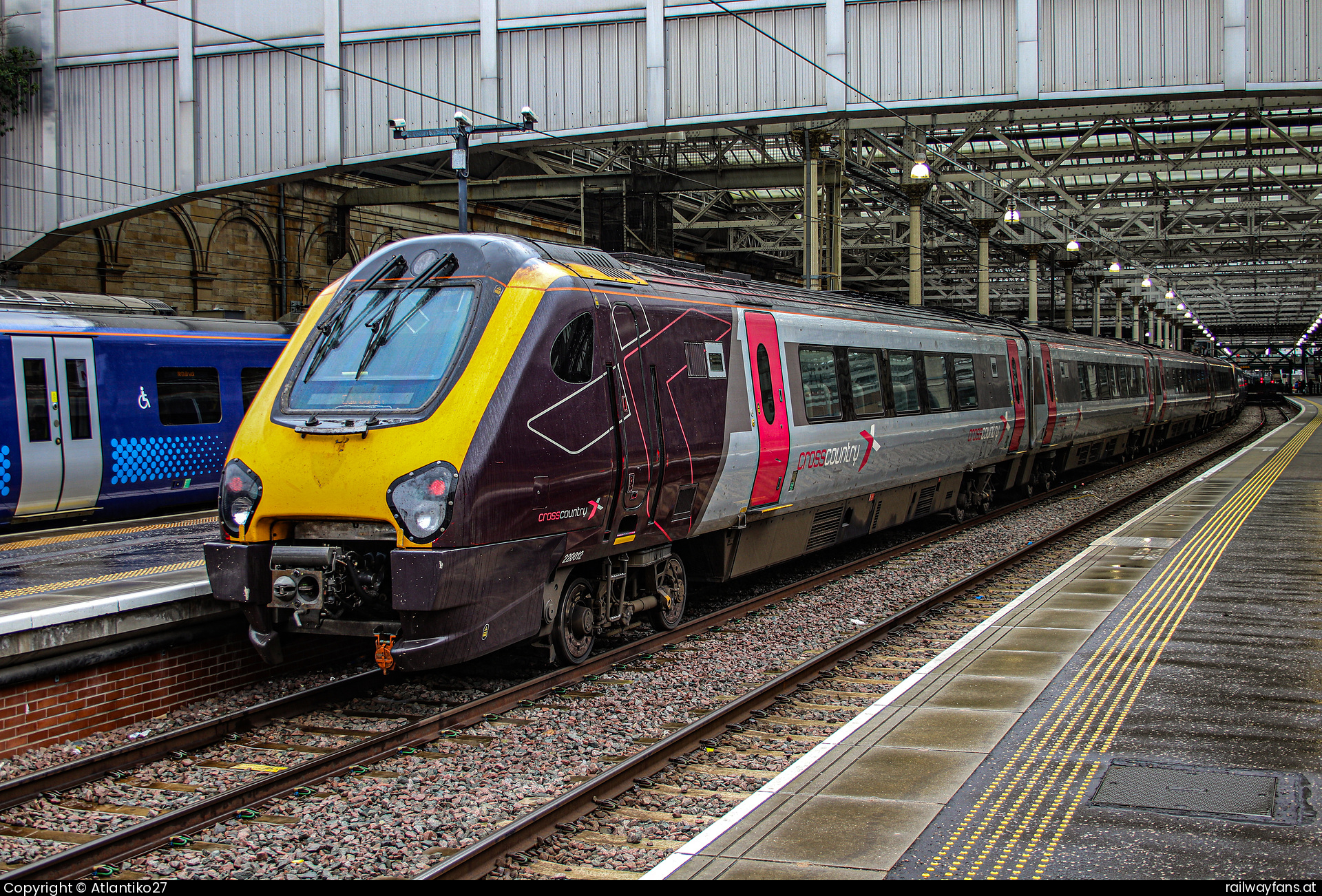 CrossCountry 220012 in Edinbrugh Waverley  Railwayfans