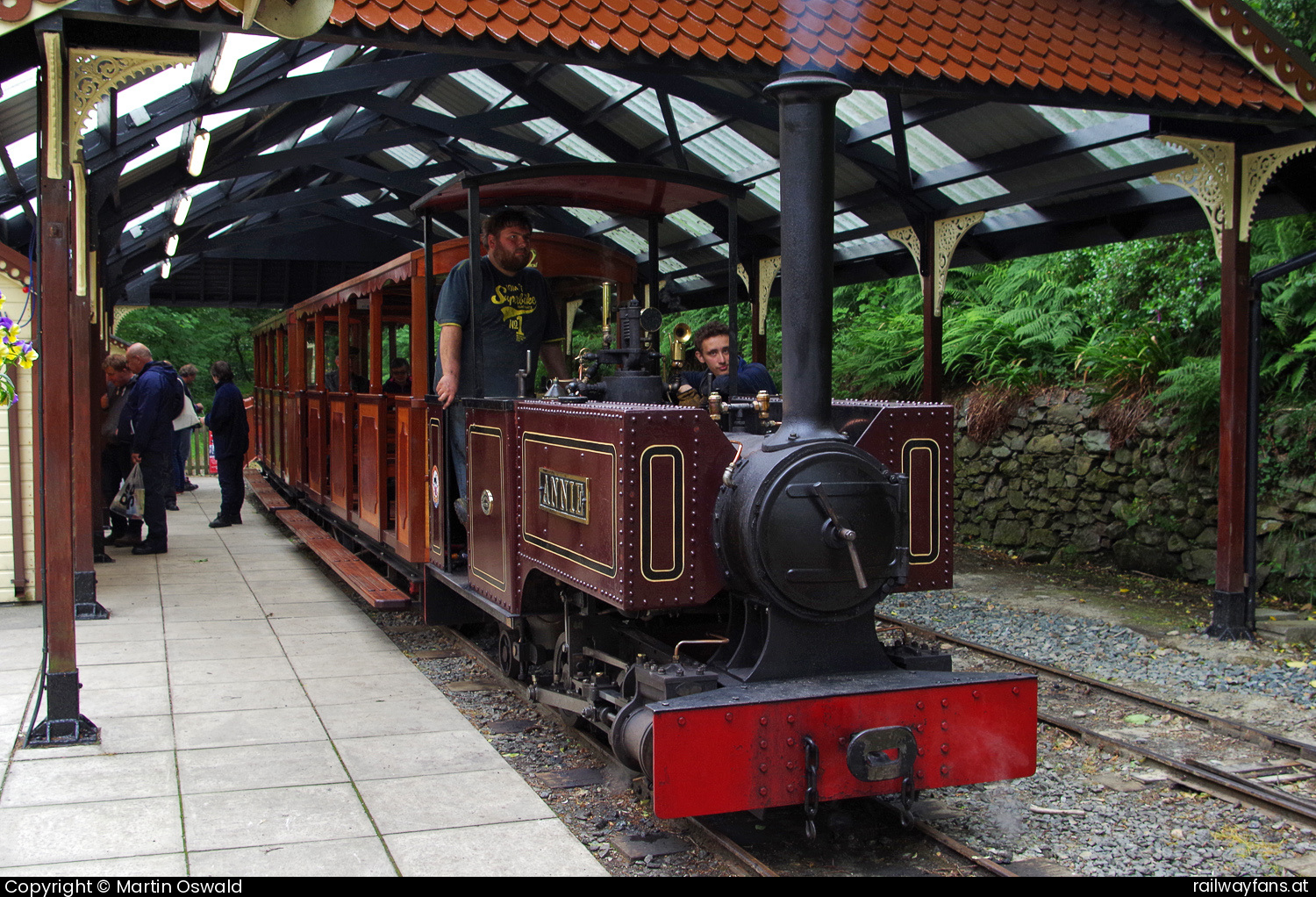 Groudle Glenn Railway (Isle of Man) Annie in Großhaarbach - Baujahr 1998, Replica einer 1911 von Bagnall gefertigten 0-4-2ST Lokomotive, die nach Neuseeland geliefert worden war. Lok und Wagenzug sind handgebremst.   Railwayfans