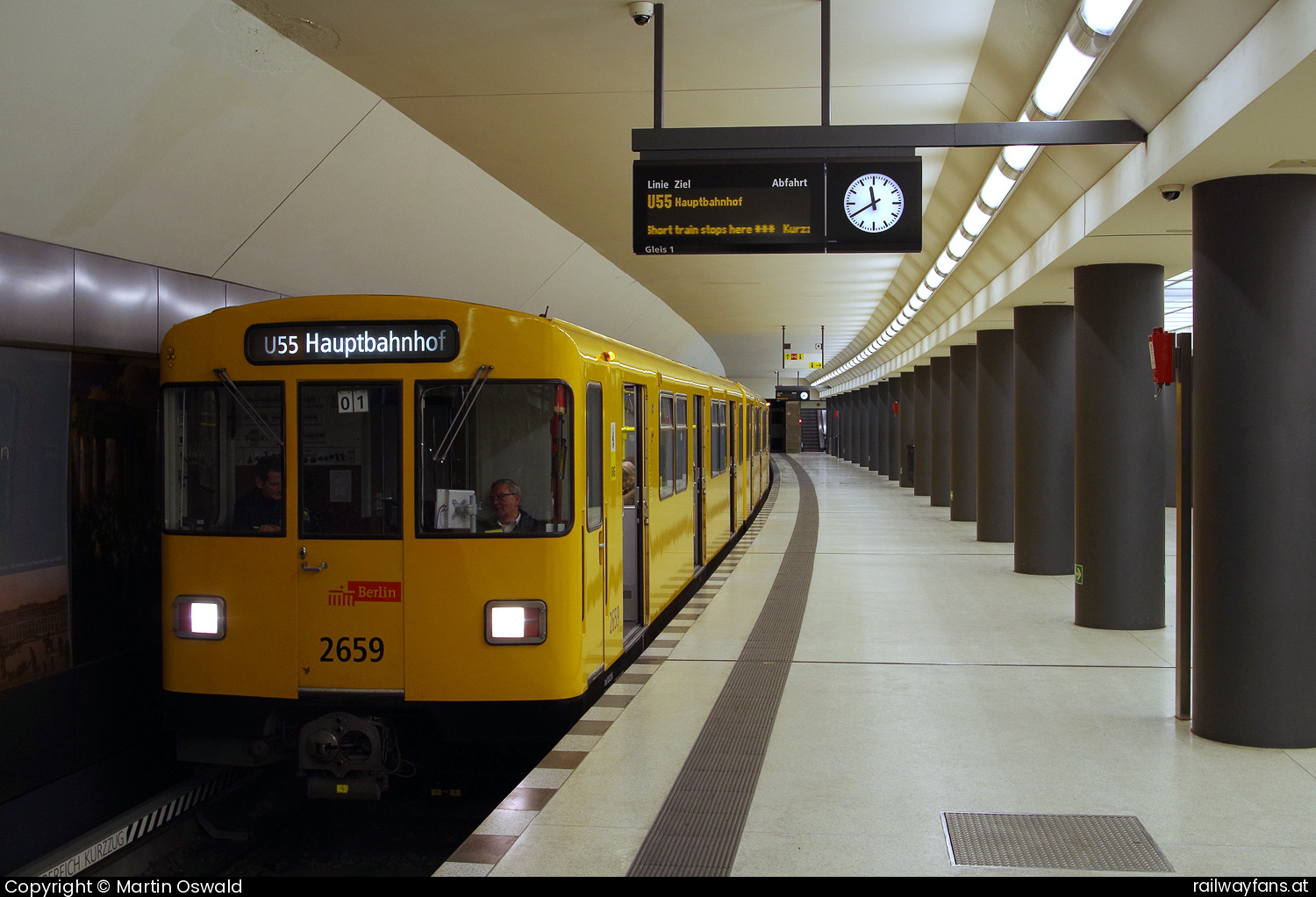 Berliner Verkehrsbetriebe BVG 2659 in Brandenburger Tor U55 Railwayfans