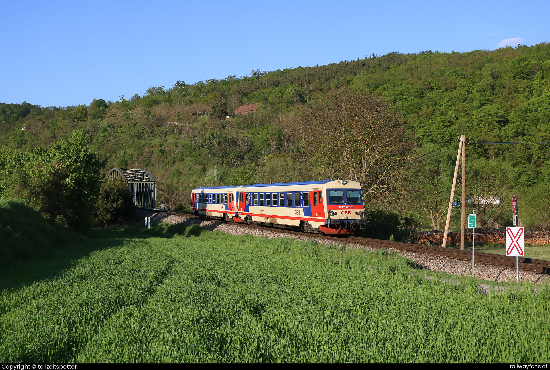 ÖBB 5047 001 in Prackenbach mit dem R 6054 Kamptalbahn | Hadersdorf am Kamp - Sigmundsherberg Railwayfans