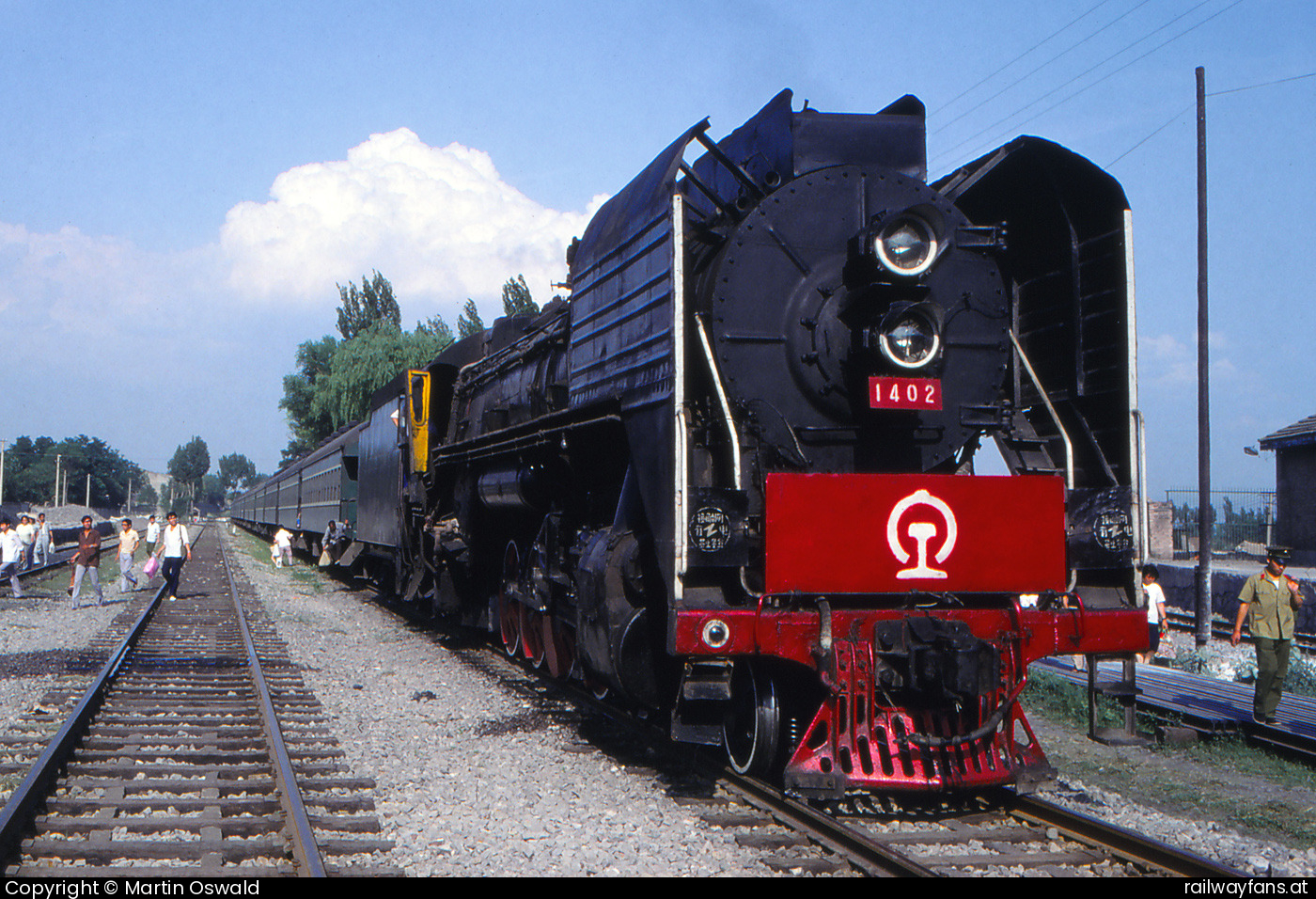 China Railway (CR) QJ1402 in Großhaarbach  Railwayfans