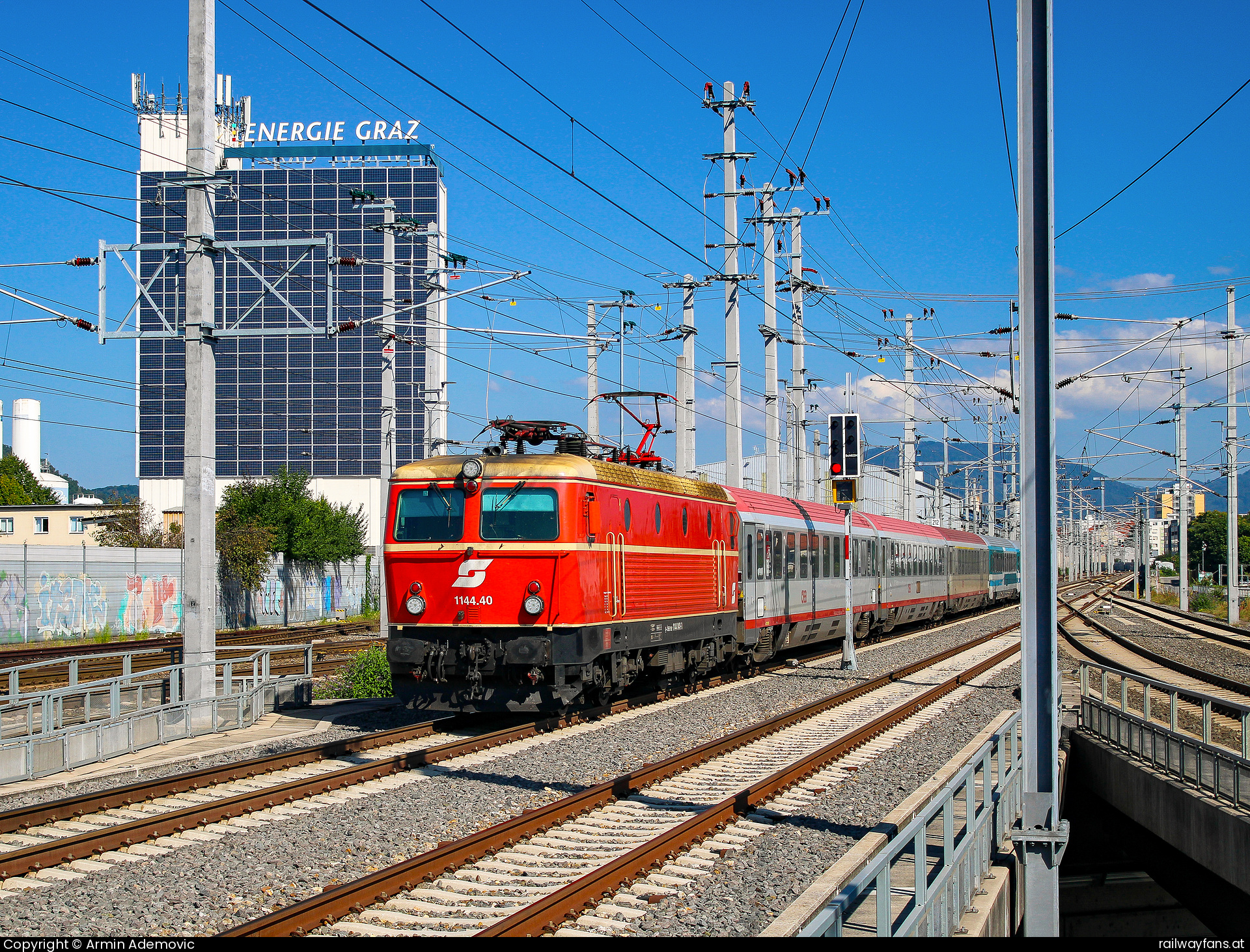 ÖBB 1144 040 in Graz Don Bosco mit dem EC 150 (Emona) Südbahn | Wien Hbf -  Spielfeld Straß Railwayfans