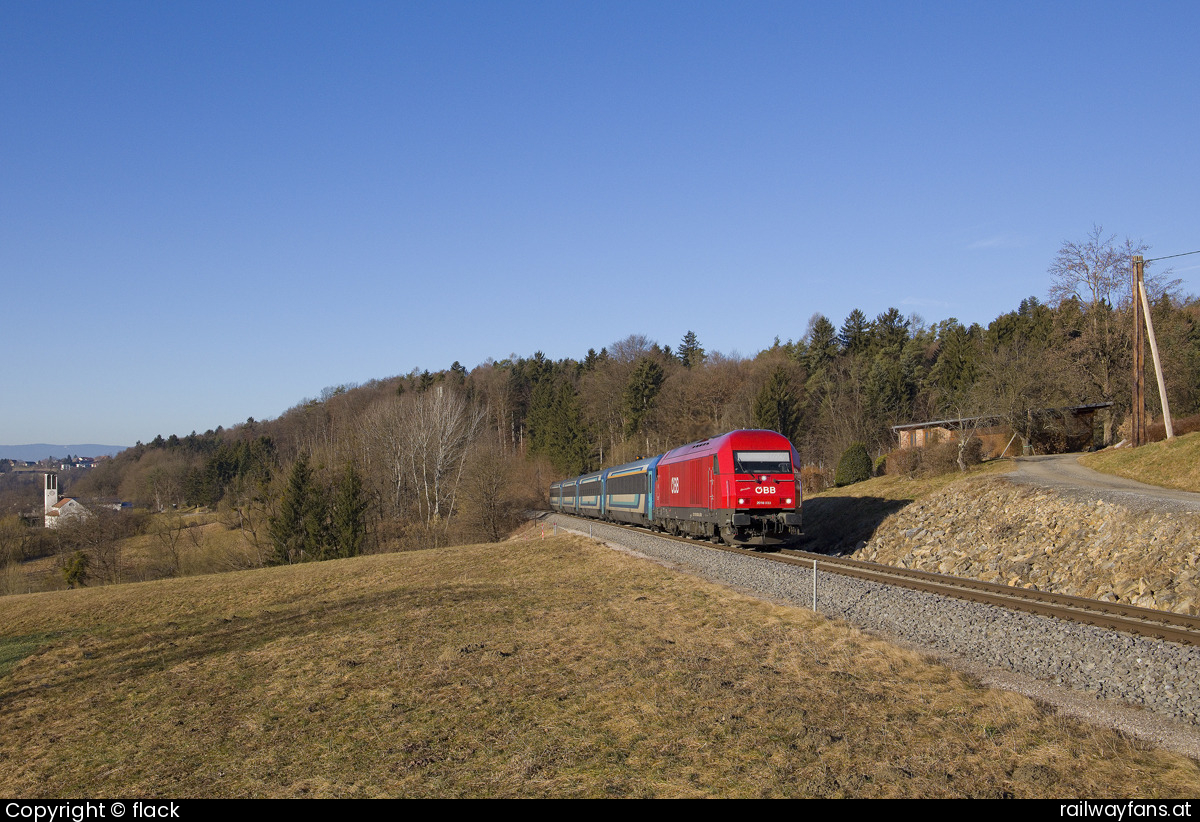 ÖBB 2016 033 in Großhaarbach mit dem IC 311 