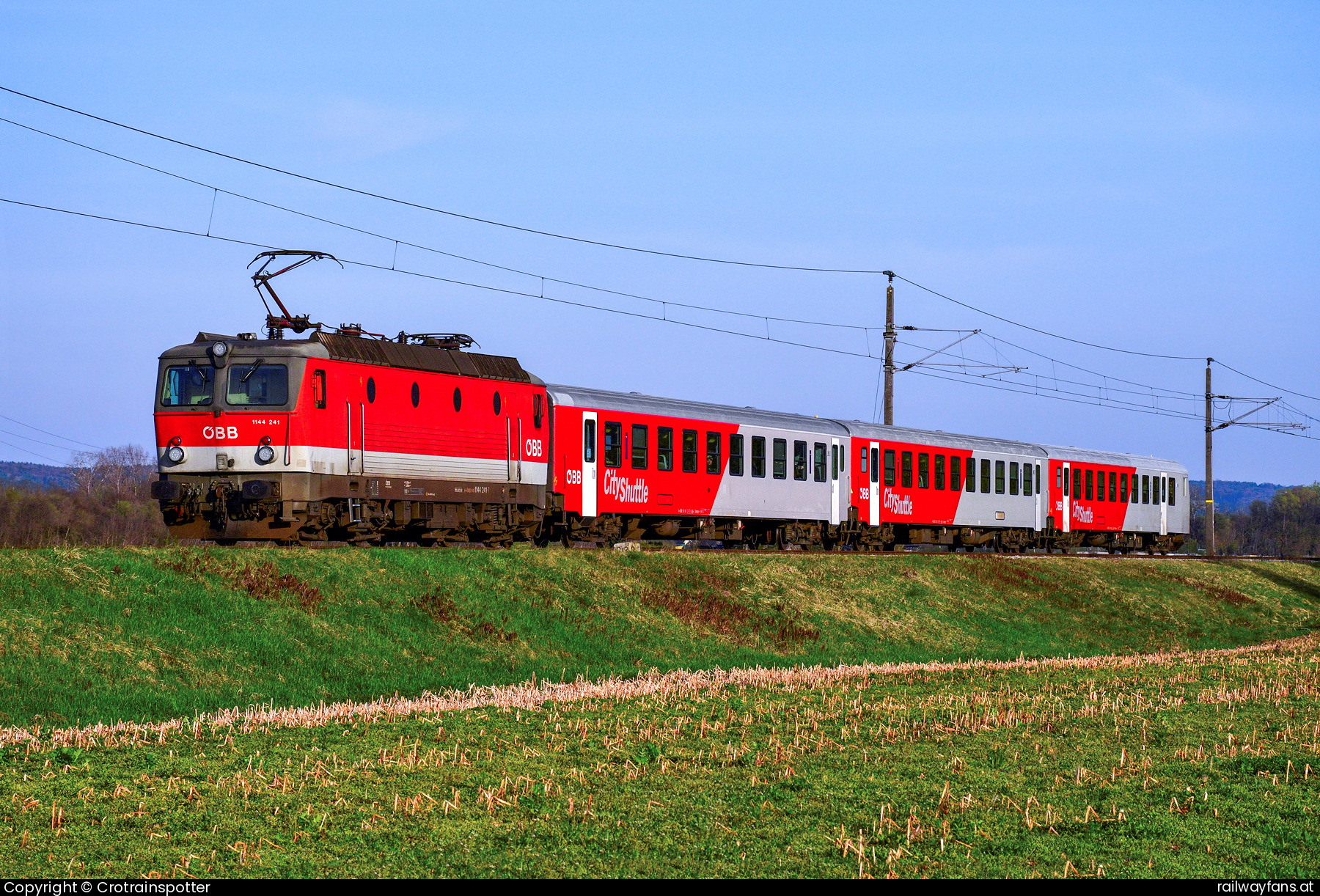 ÖBB 1144 241 in Großhaarbach mit dem D157  Railwayfans