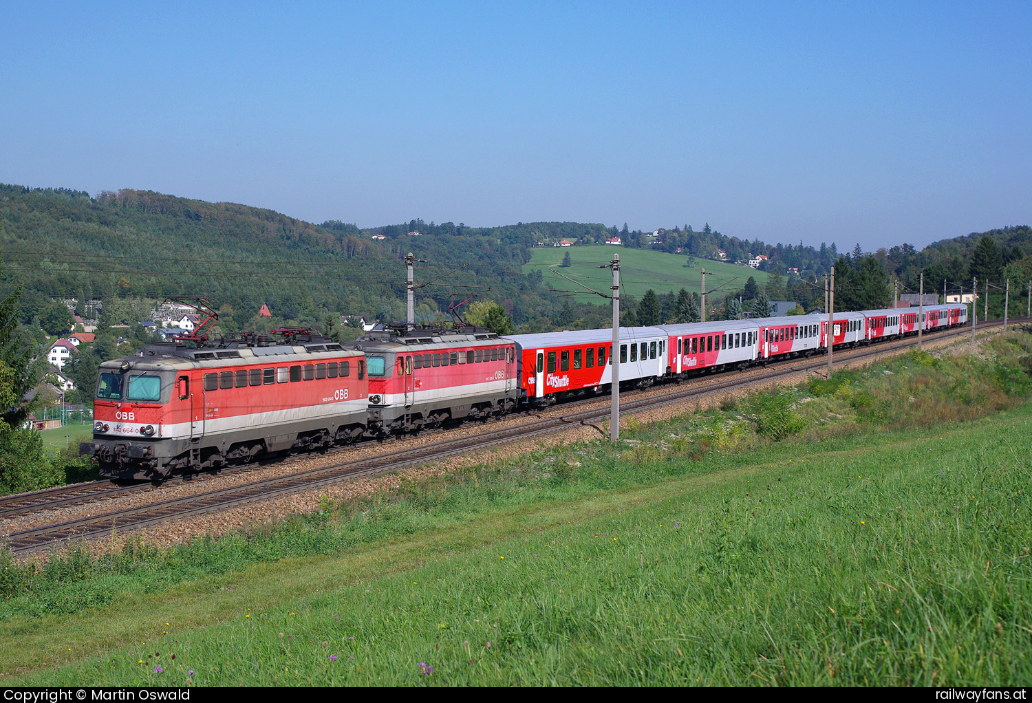 ÖBB 1142 664 in Eichgraben - mit 1142 636   Railwayfans