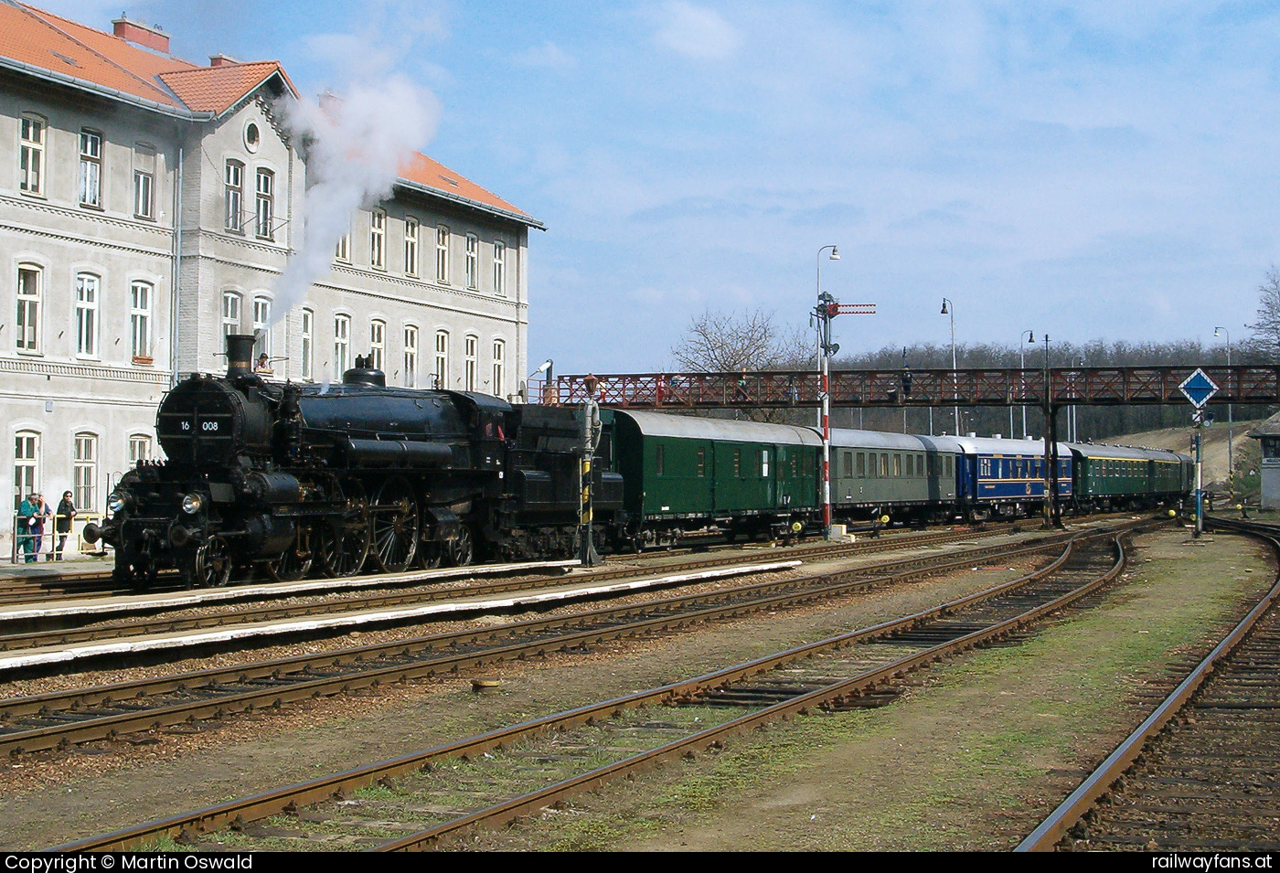 ÖBB (Technisches Museum) 16 008 in Hrušovany nad Jevišovkou - Museumslok 310 23 beschriftet als DRB 16 008.   Railwayfans