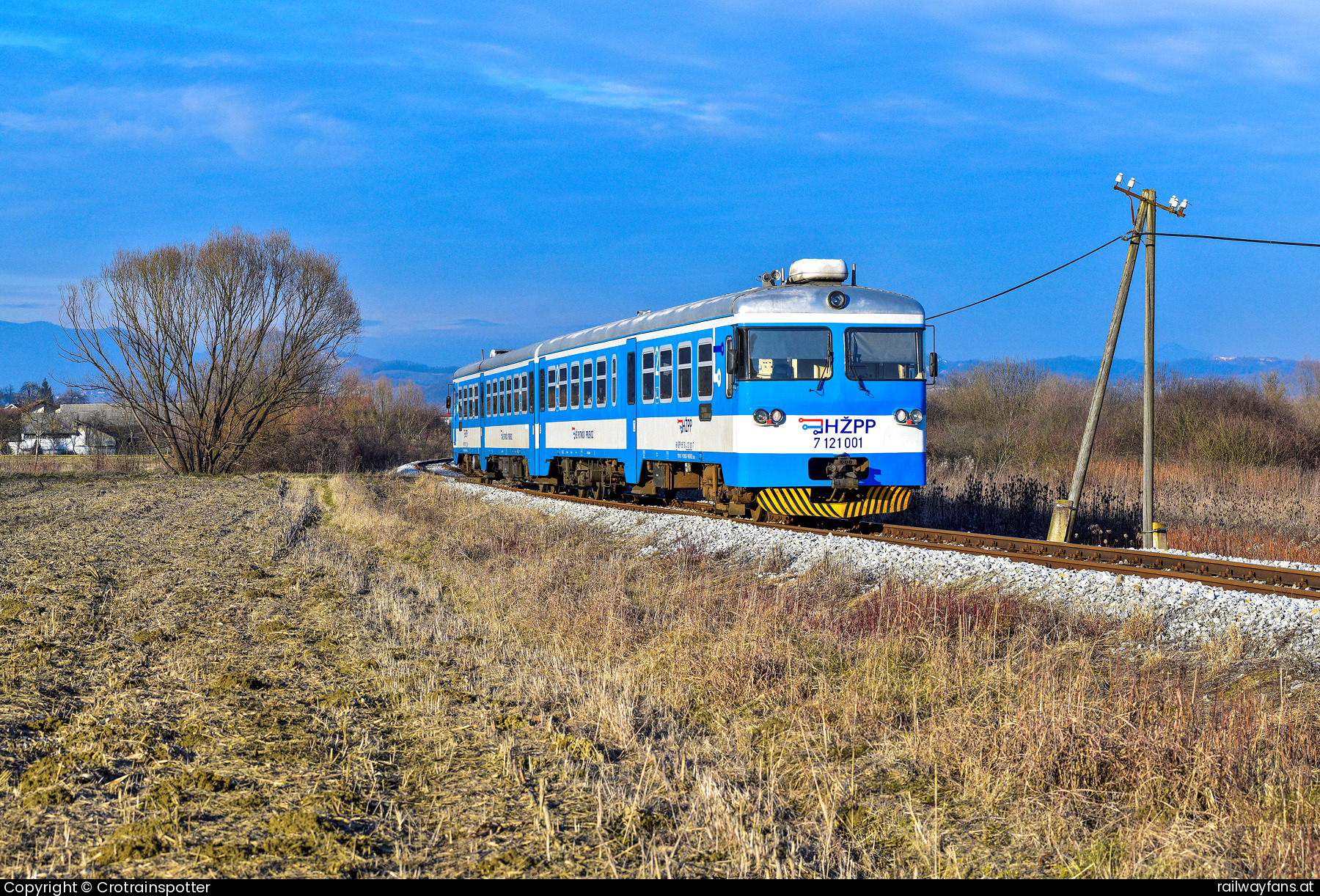 HŽPP 7121 001 in Štrucljevo mit dem Pu 3132 - HŽPP 7121 001 als Pu 3132 von Zabok nach ?urmanec  Zabok - ?urmanec - DG Railwayfans