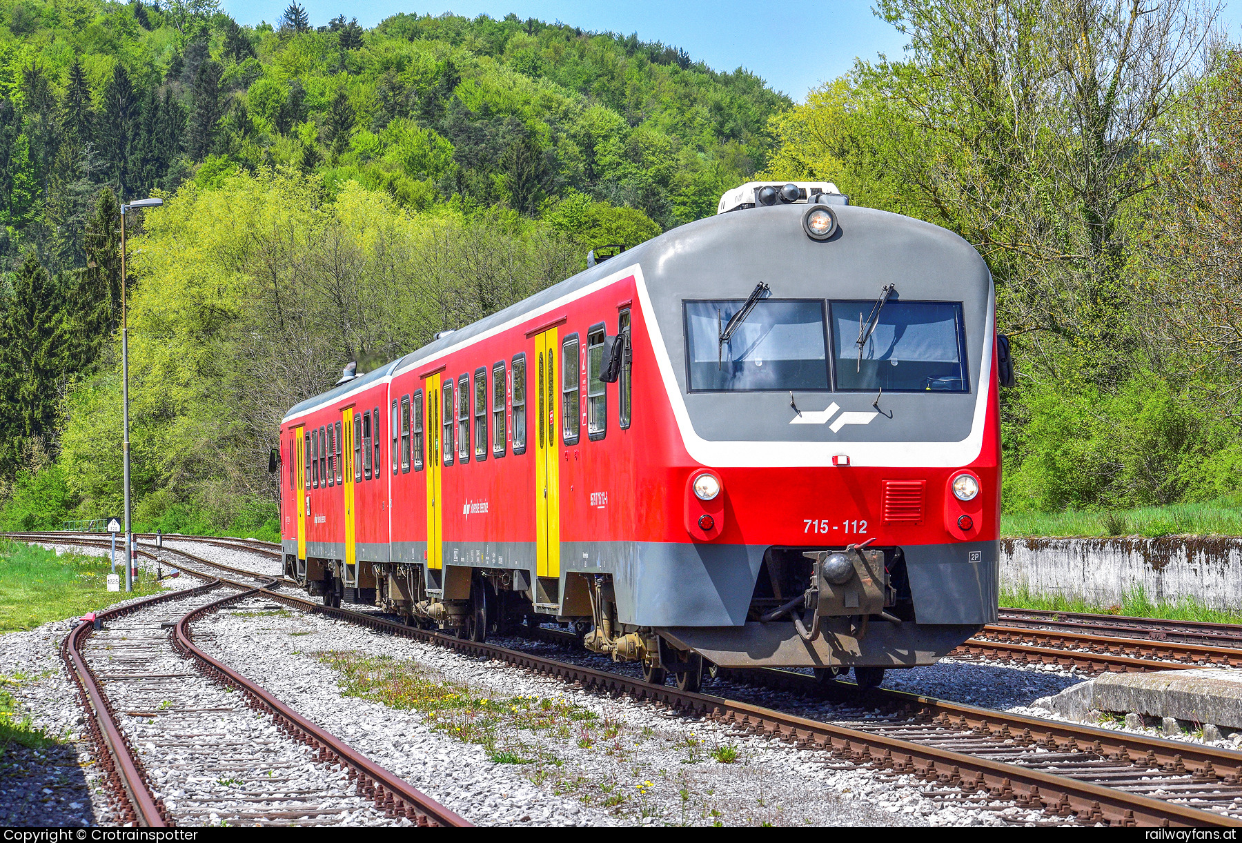 SZ 713-112 in Višnja Gora mit dem LP 3211 - SŽ 713-112 als LP 3211 von Ljubljana nach Metlika  Ljubljana - Metlika Railwayfans