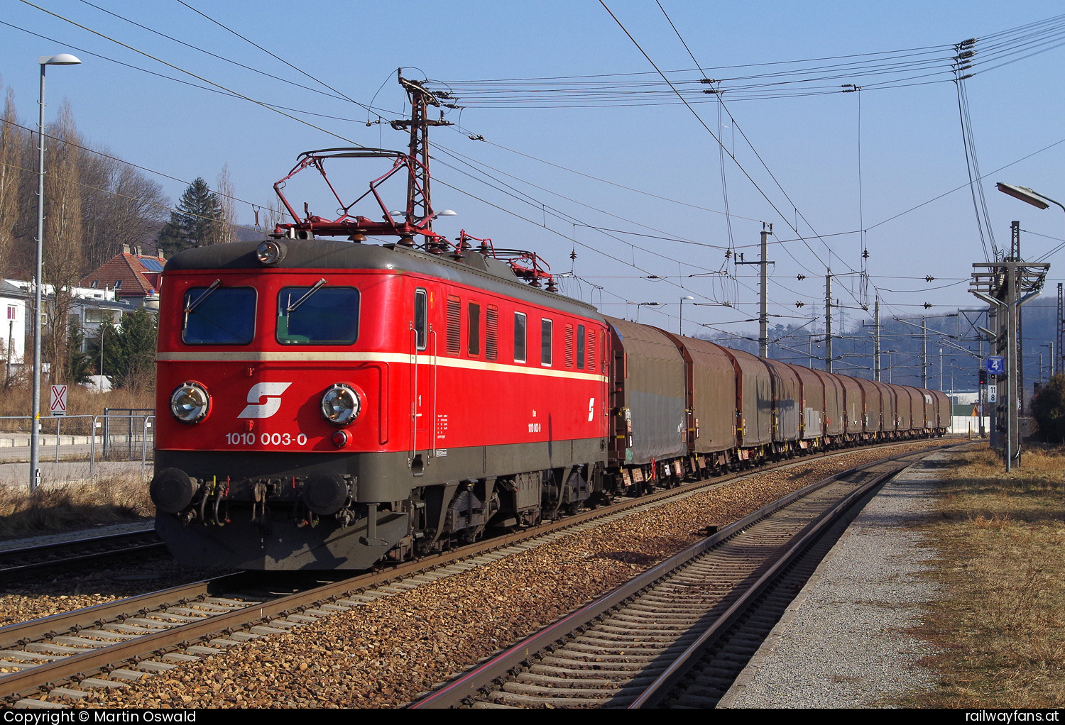 Club 1018 1010 003 in Unter Purkersdorf mit dem 47688 - für EVU Grampet Cargo   Railwayfans