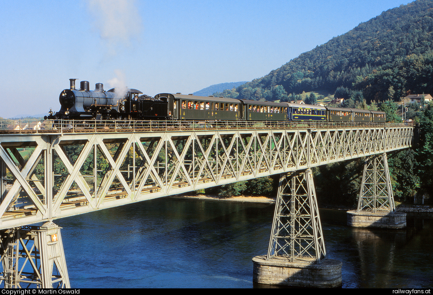 SBB Historic A 3/5 705 in Eisenbahnbrücke Hemishofen  Railwayfans