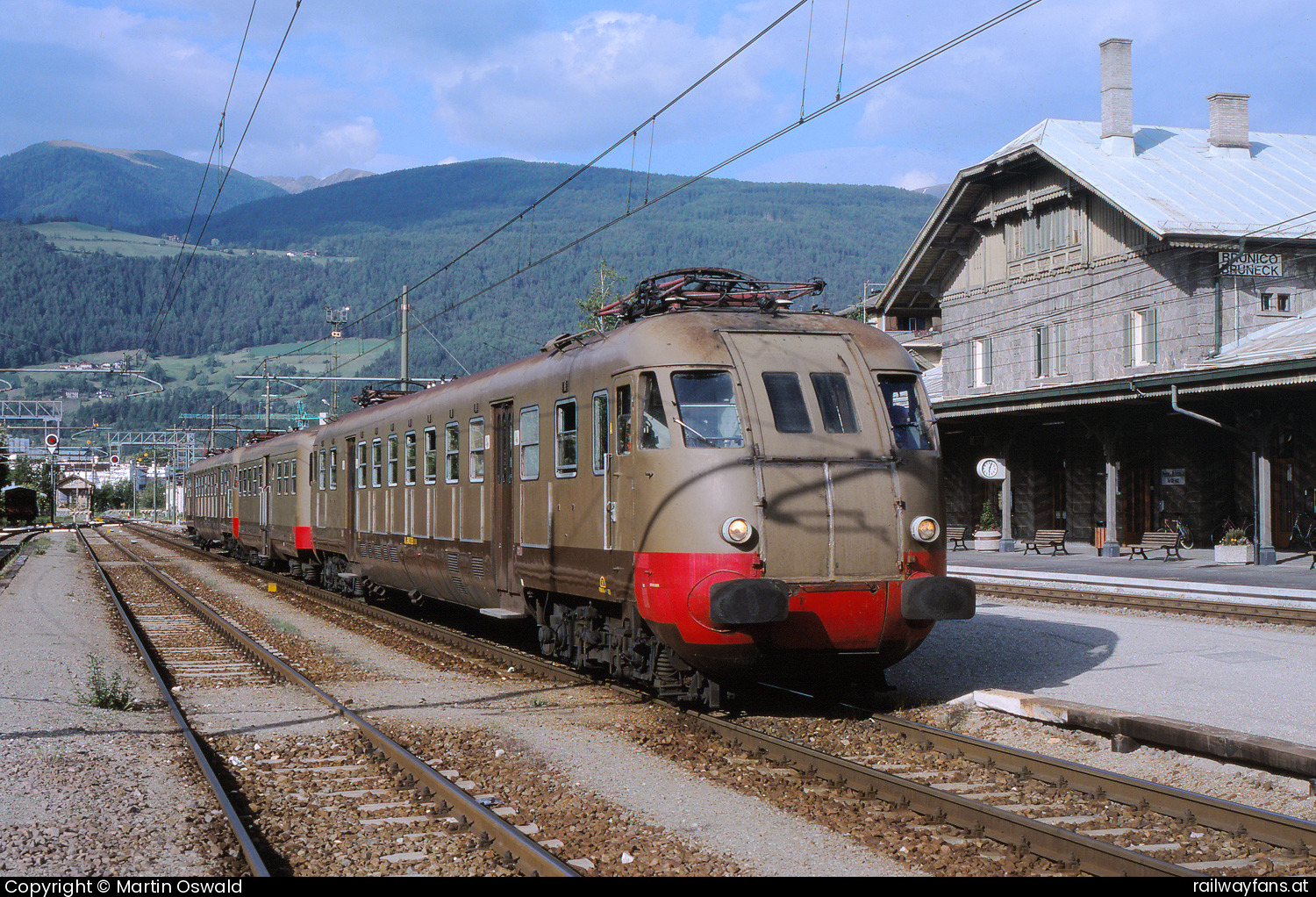 Ferrovie dello Stato Italiane (FS) Ale 840 5425 in Brunico/Bruneck  Railwayfans