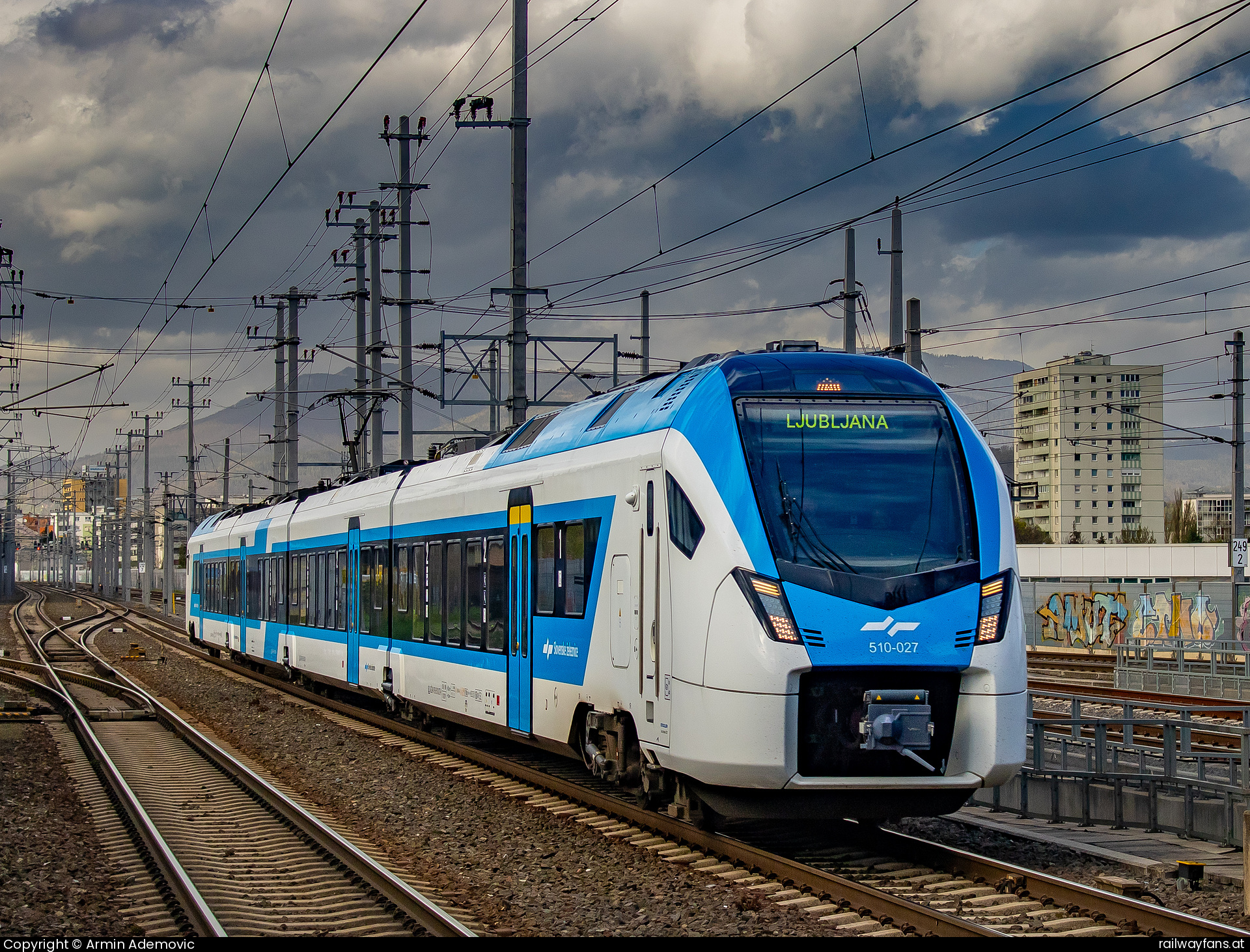 SZ 510 027 in Graz Don Bosco mit dem D155 - Weltuntergangsstimmung in Graz  Südbahn | Wien Hbf -  Spielfeld Straß Railwayfans