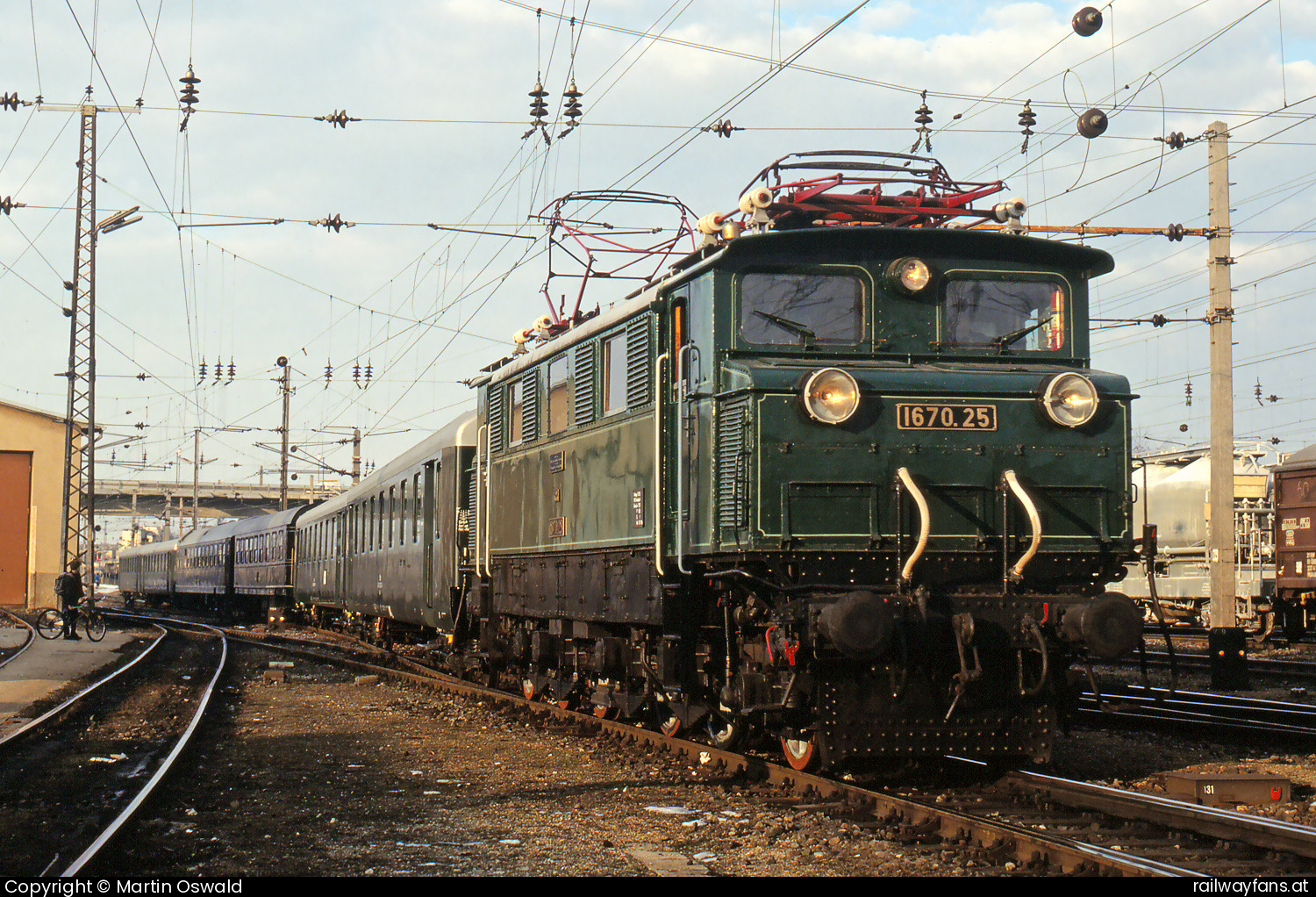 ÖBB GE Erlebnisbahn 1670 25 in Wiener Neustadt Hbf  Railwayfans