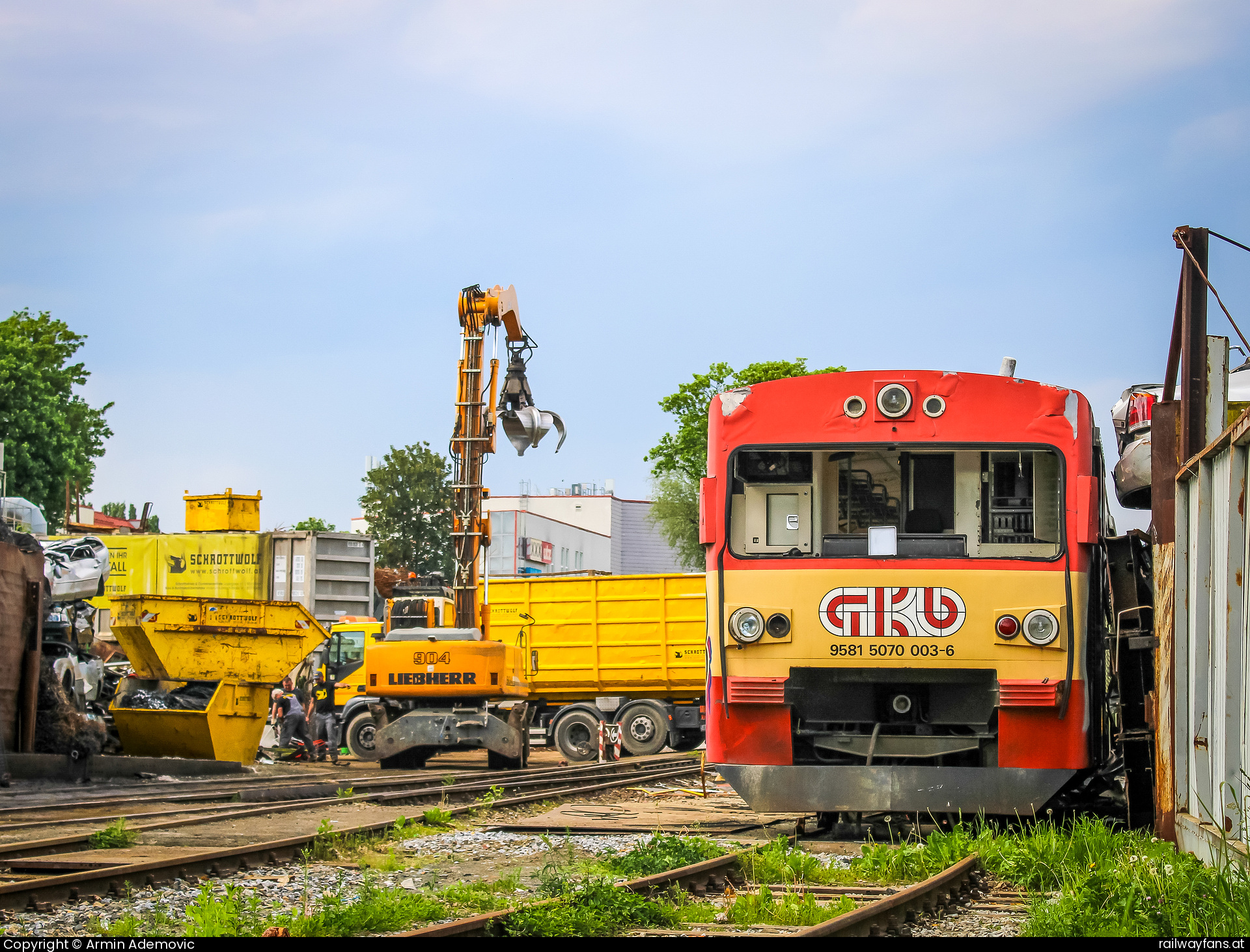 GKB 5070 003 in Großhaarbach - GKB 5070 003, wenige Minuten vor der Verschrottung  Grazer Schleppbahn | Graz Jakomini - Rudersdorf Railwayfans