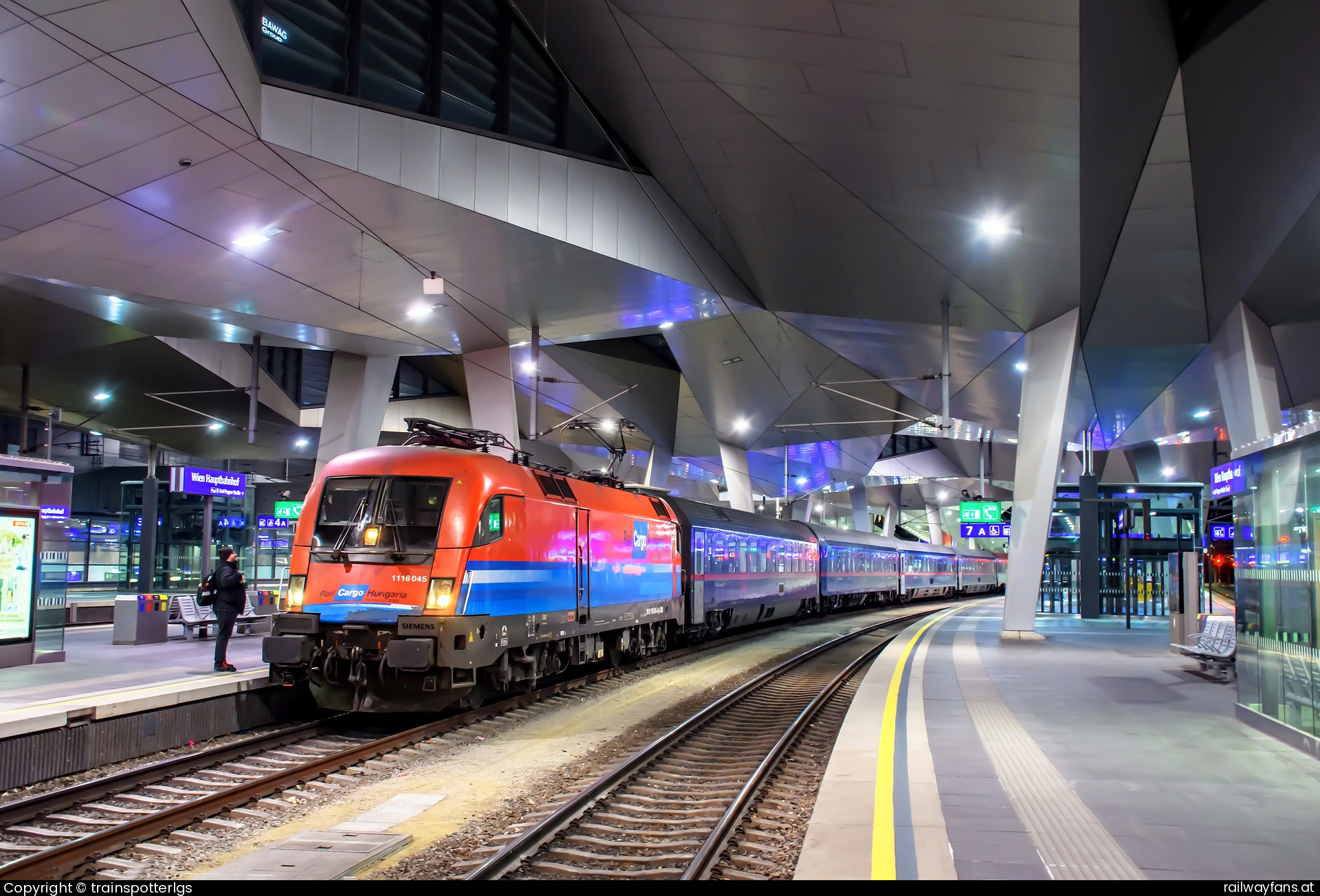 ÖBB 1116 045 in Großhaarbach - ÖBB 1116 045 'RCH' on NightJet spotted in Wien HBF   Railwayfans