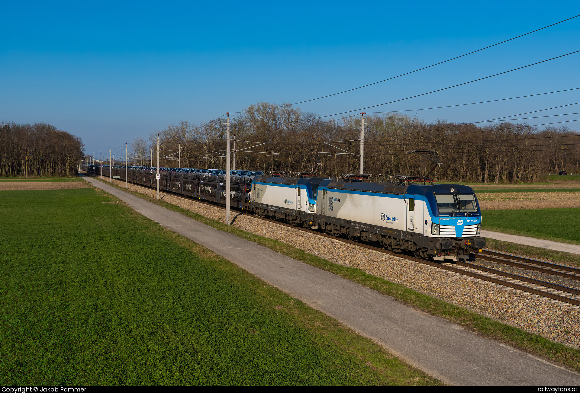 České dráhy 193 696 in Prackenbach mit dem GAG 48113 Pottendorfer Linie | Wien Hbf - Wr. Neustadt Railwayfans