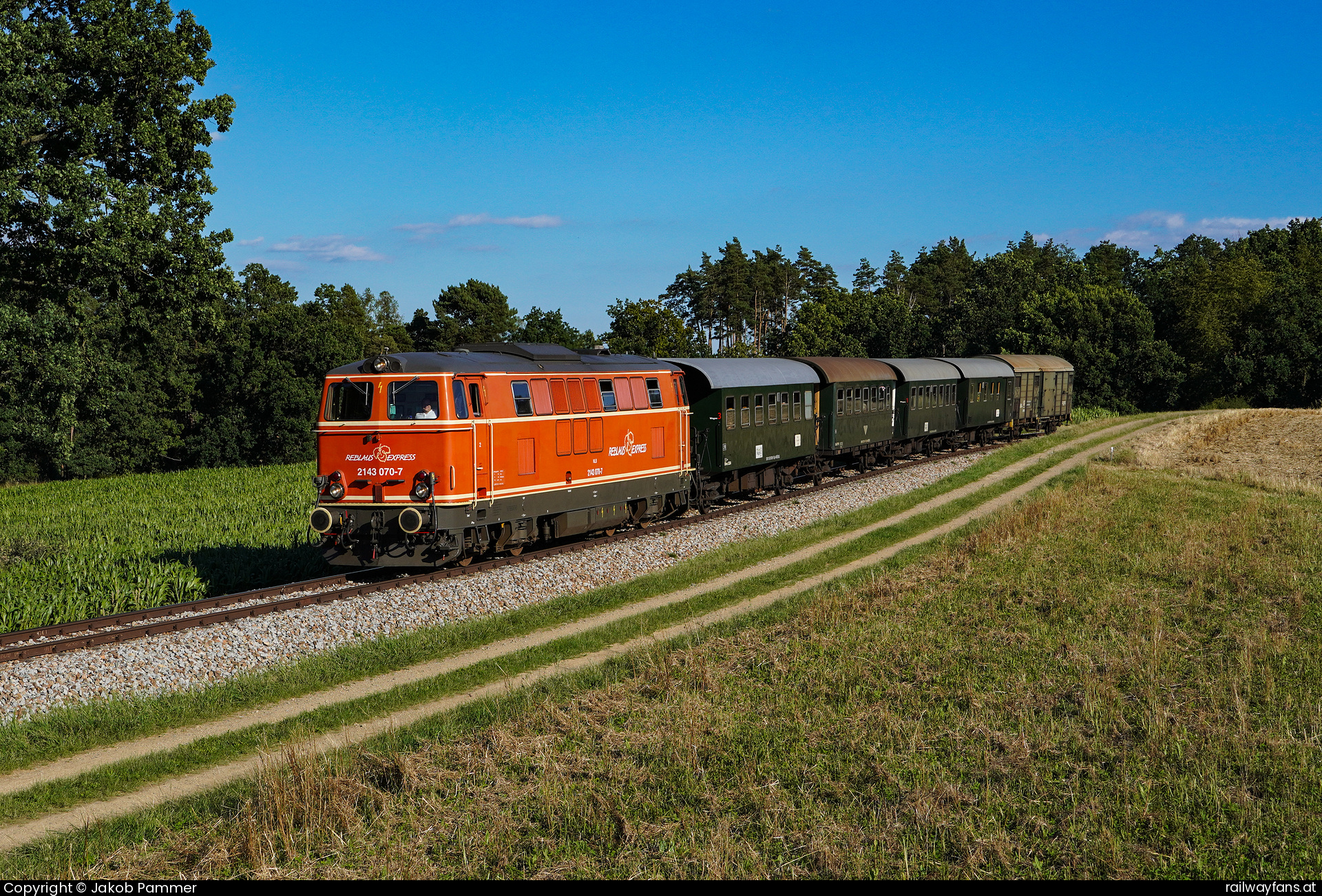 NLB 2143 070 in Elsern mit dem R 16976 Retz - Drosendorf Railwayfans