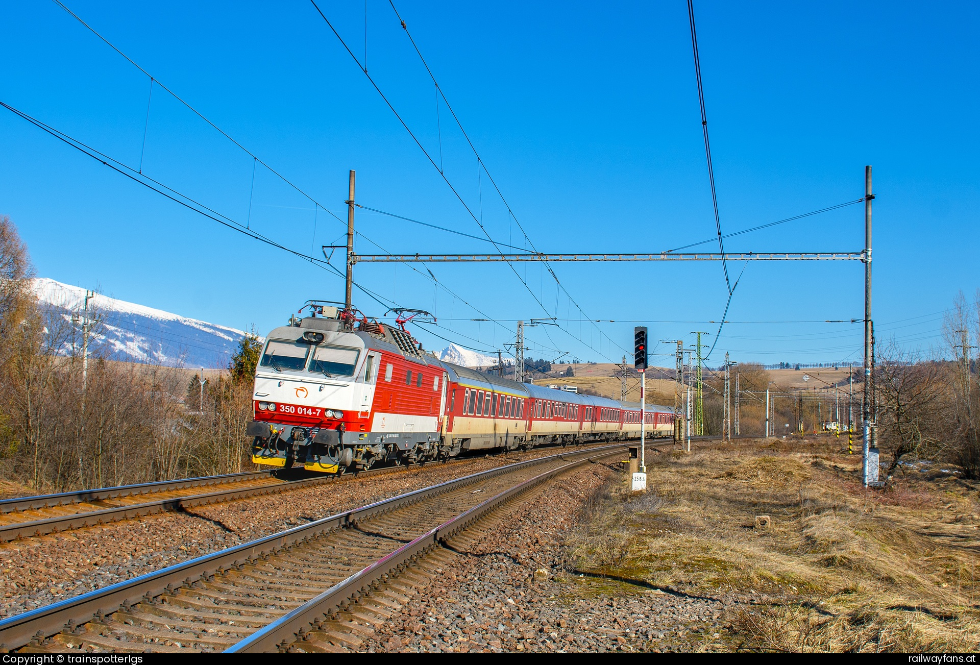 ZSSK 350 014 in Revolučná - ZSSK 350 014 on IC spotted in Liptovský Mikuláš   Railwayfans