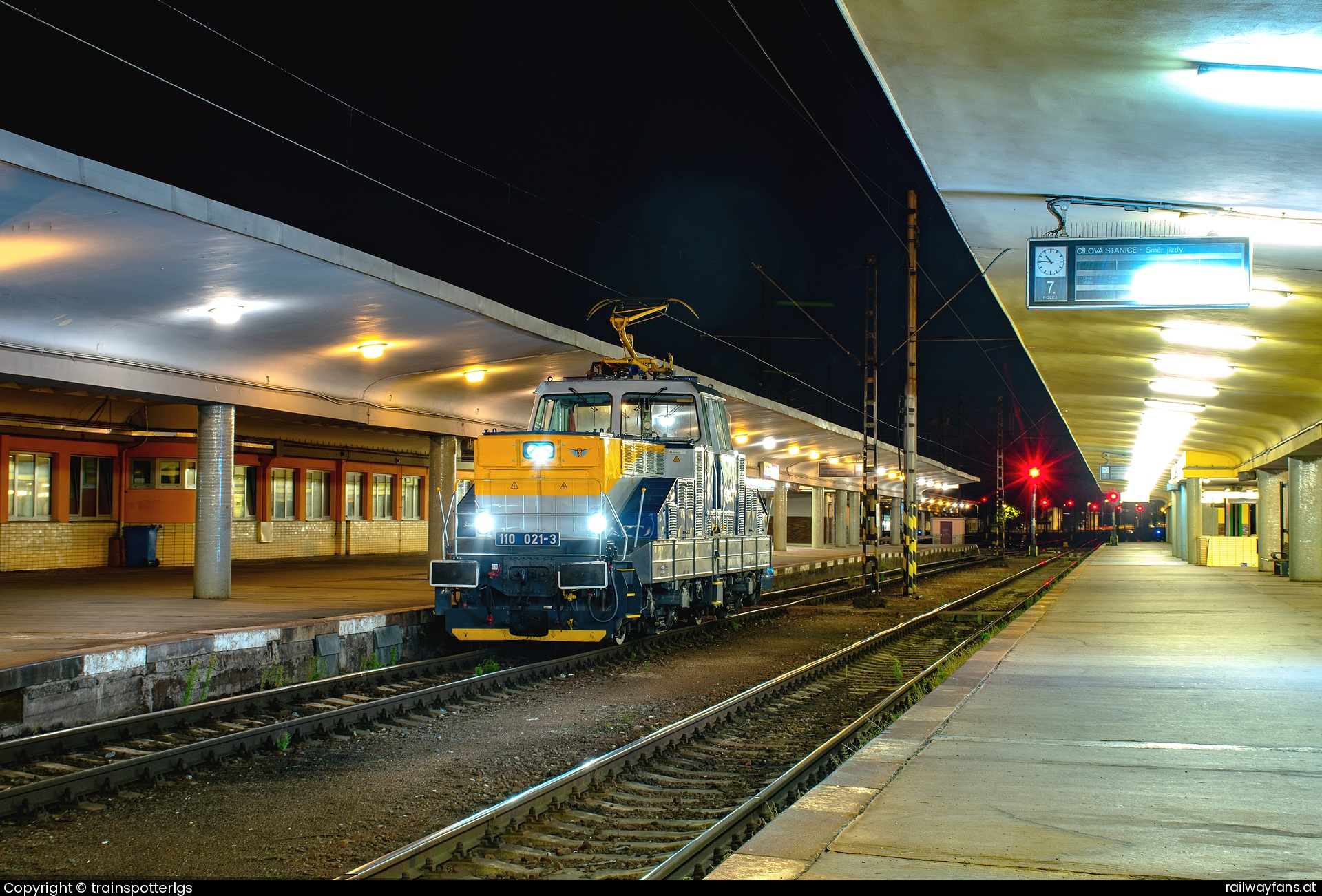 WYNX 110 021 in Bahnhofstraße - WYNX 110 021 spotted in Praha - Smichov   Railwayfans