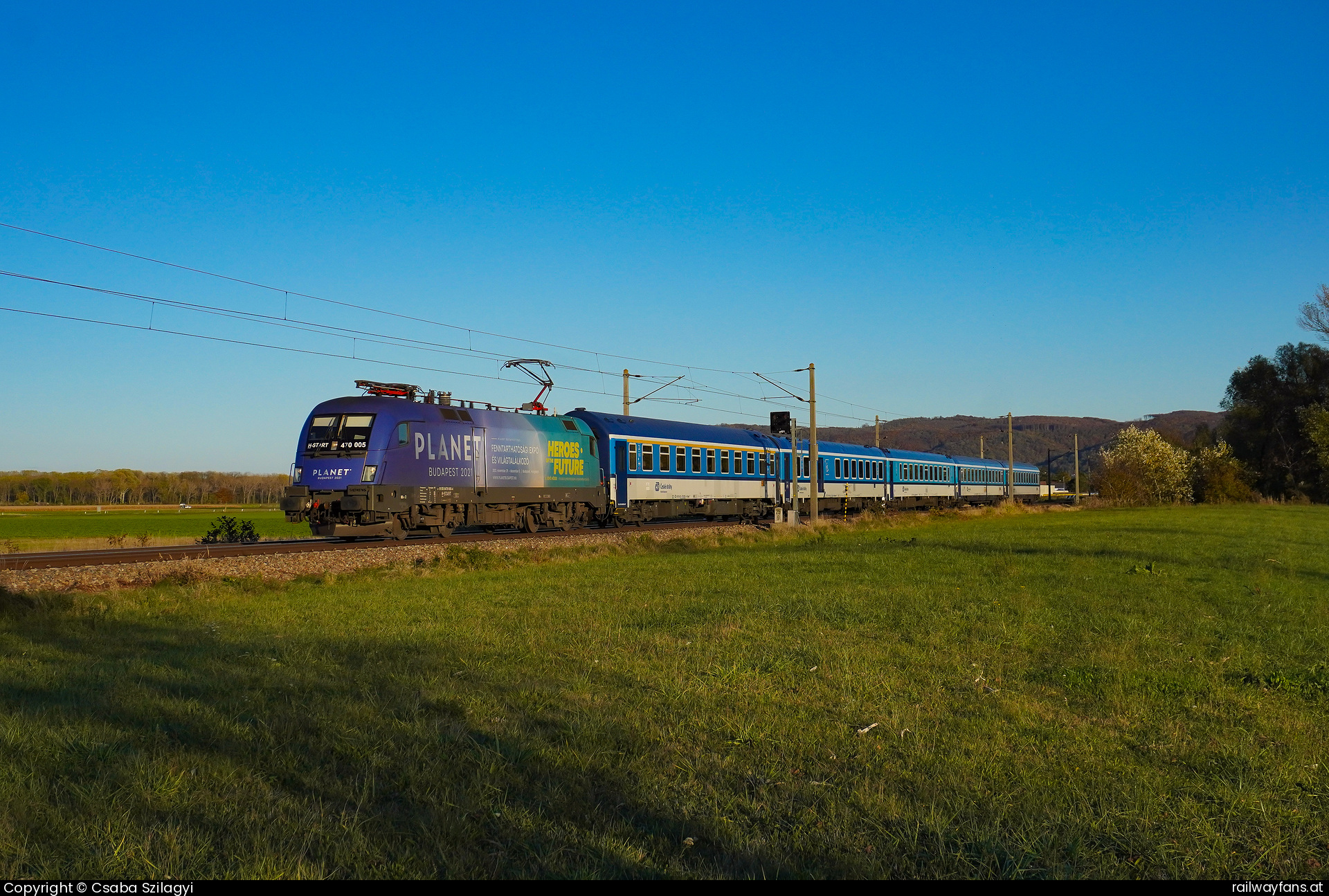 MÁV-START 470 005 in Muckendorf an der Donau mit dem REX 320  Railwayfans