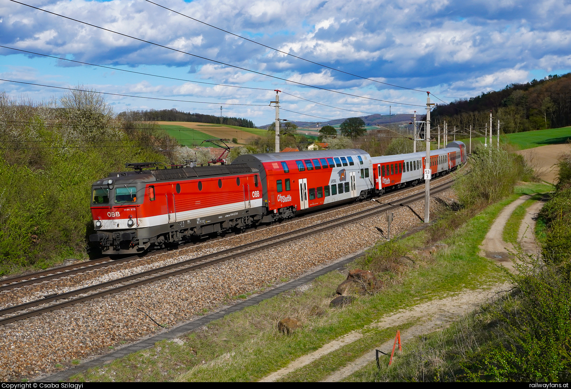 ÖBB 1144 273 in Großhaarbach mit dem 1642  Railwayfans