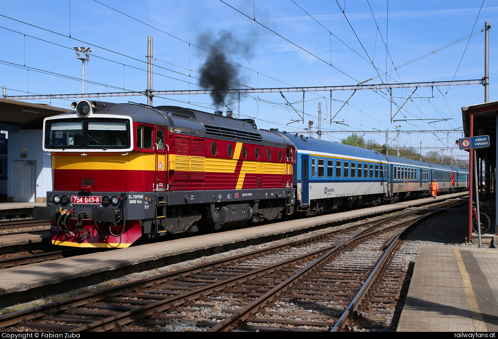 České dráhy 754 043 in Stare Mesto u Uh. Hr.  Railwayfans