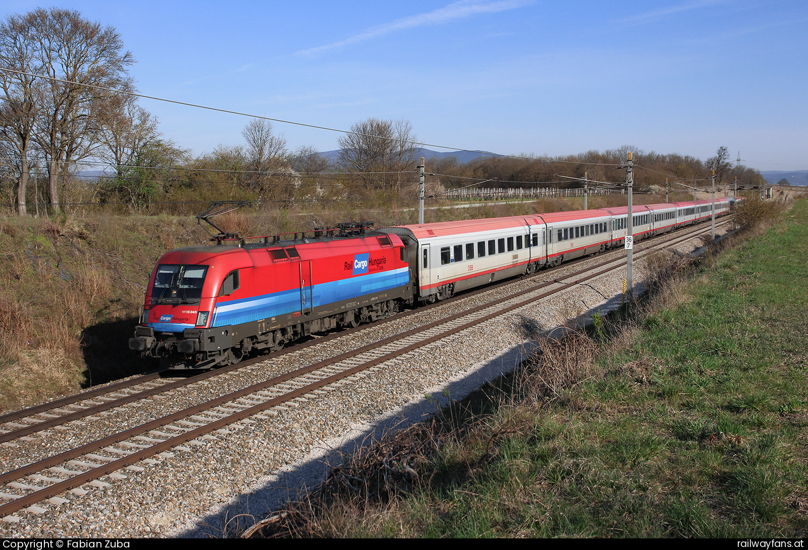 ÖBB 1116 045 in Gemeinde Sollenau mit dem IC 533  Railwayfans