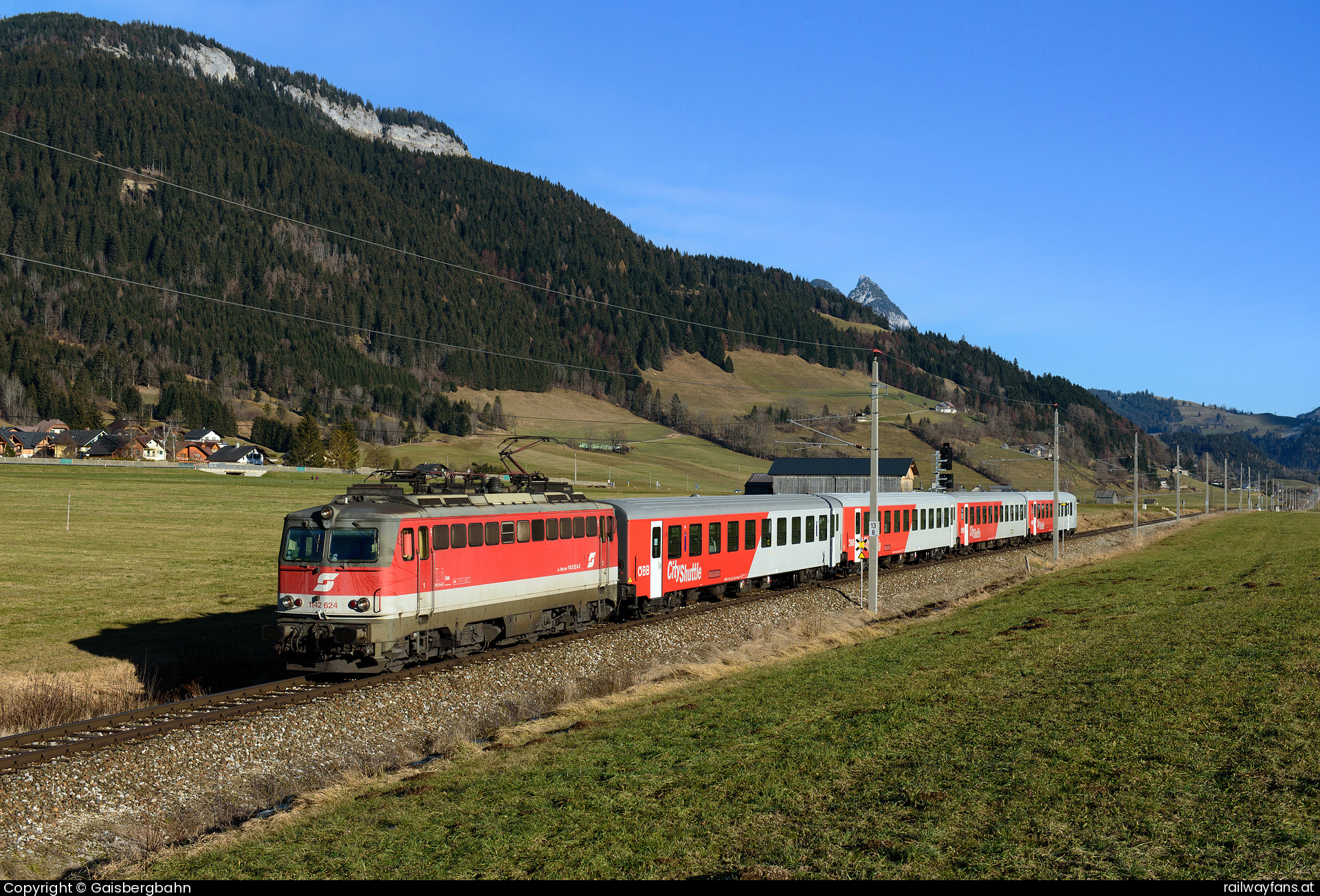 ÖBB 1142 624 in Großhaarbach mit dem R 4413 Salzkammergutbahn | Attnang-Puchheim - Stainach Irdning Railwayfans