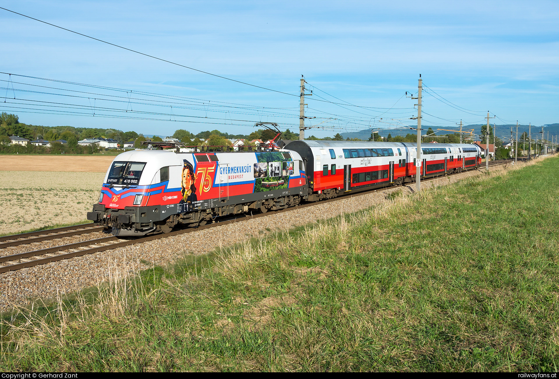 MÁV-START 470 002 in Wipfing mit dem REX 2118  Railwayfans