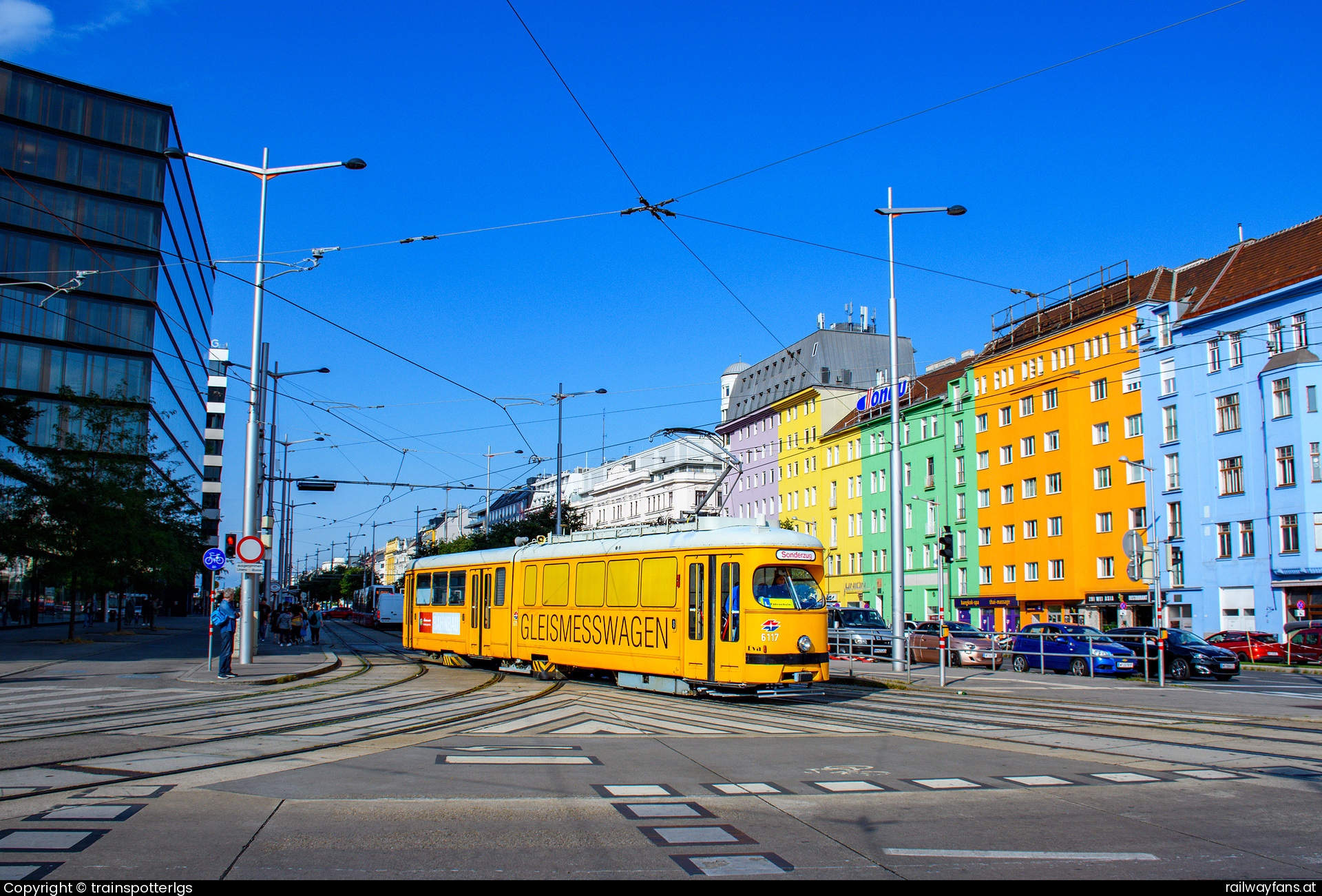 Wiener Linien EM 6117 in Großhaarbach - WL EM 6117 spotted in Wien - Quartier Belvedere   Railwayfans