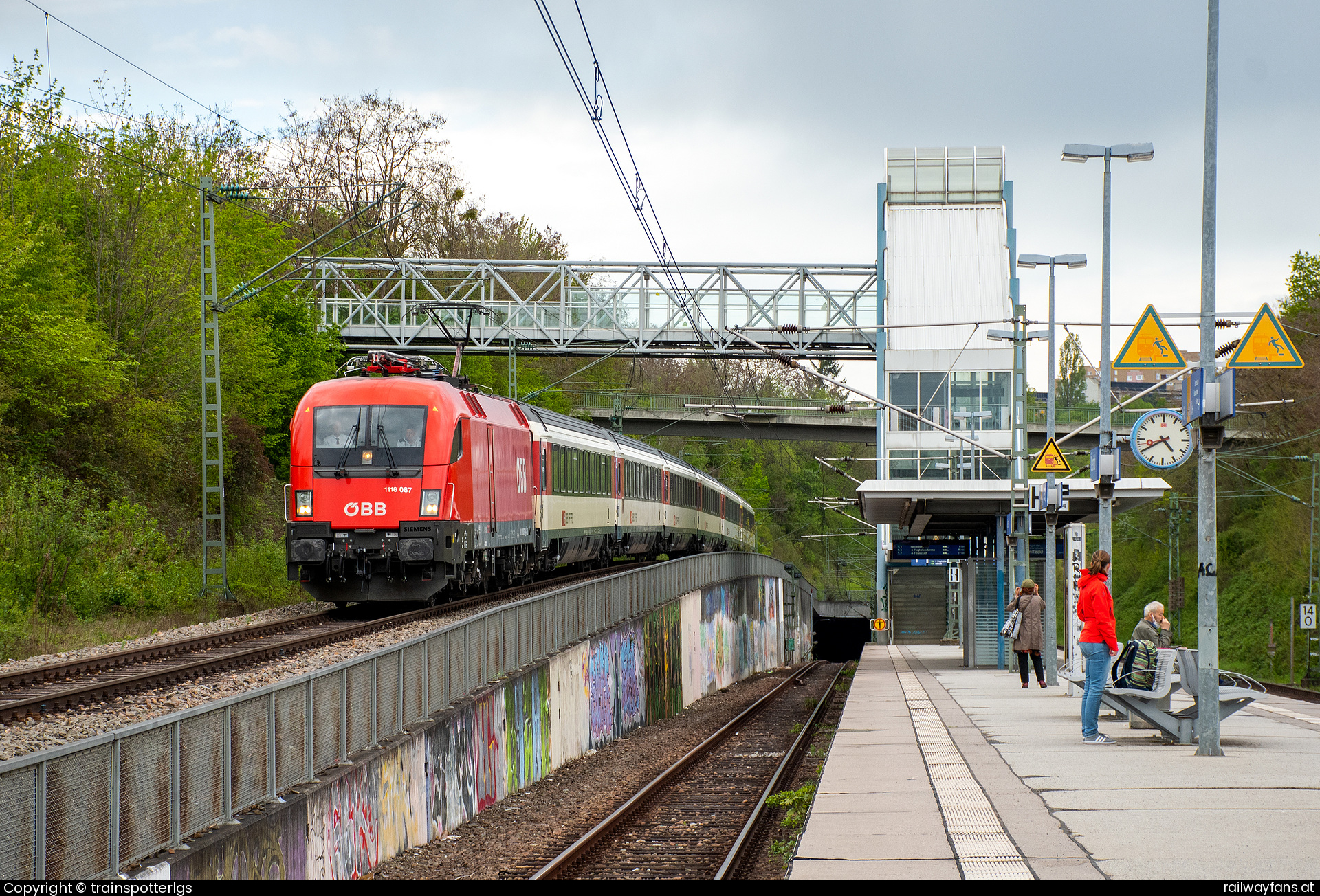 ÖBB 1116 087 in Prackenbach - ÖBB 1116 087 apotted in Stuttgart Österfeld
   Railwayfans