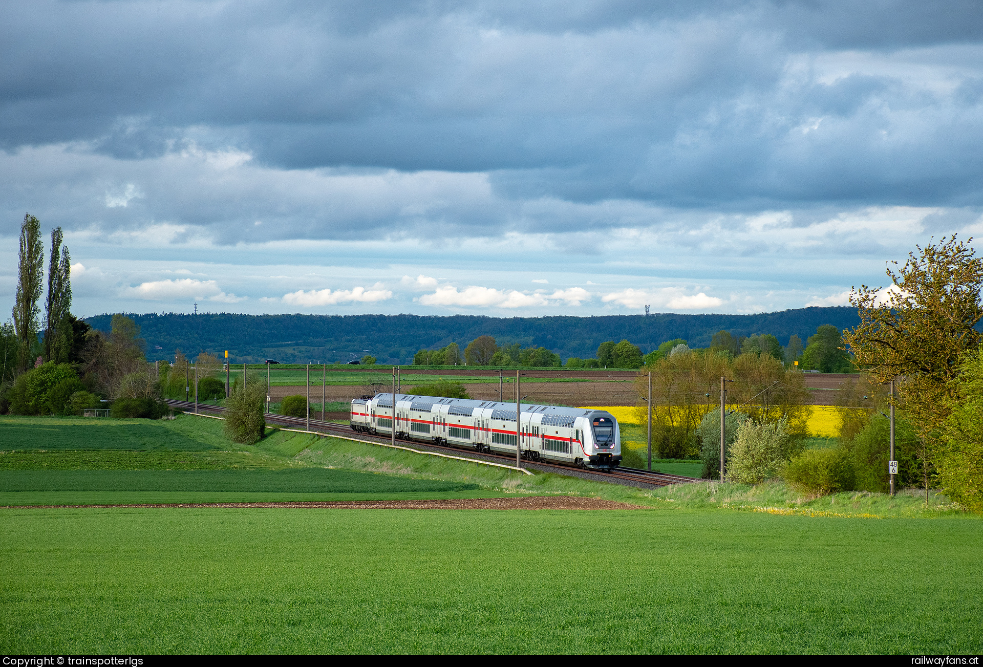 DB Fernverkehr AG 668 xxx in Großhaarbach - DB 668 xxx spotted near Öschelbronn
   Railwayfans