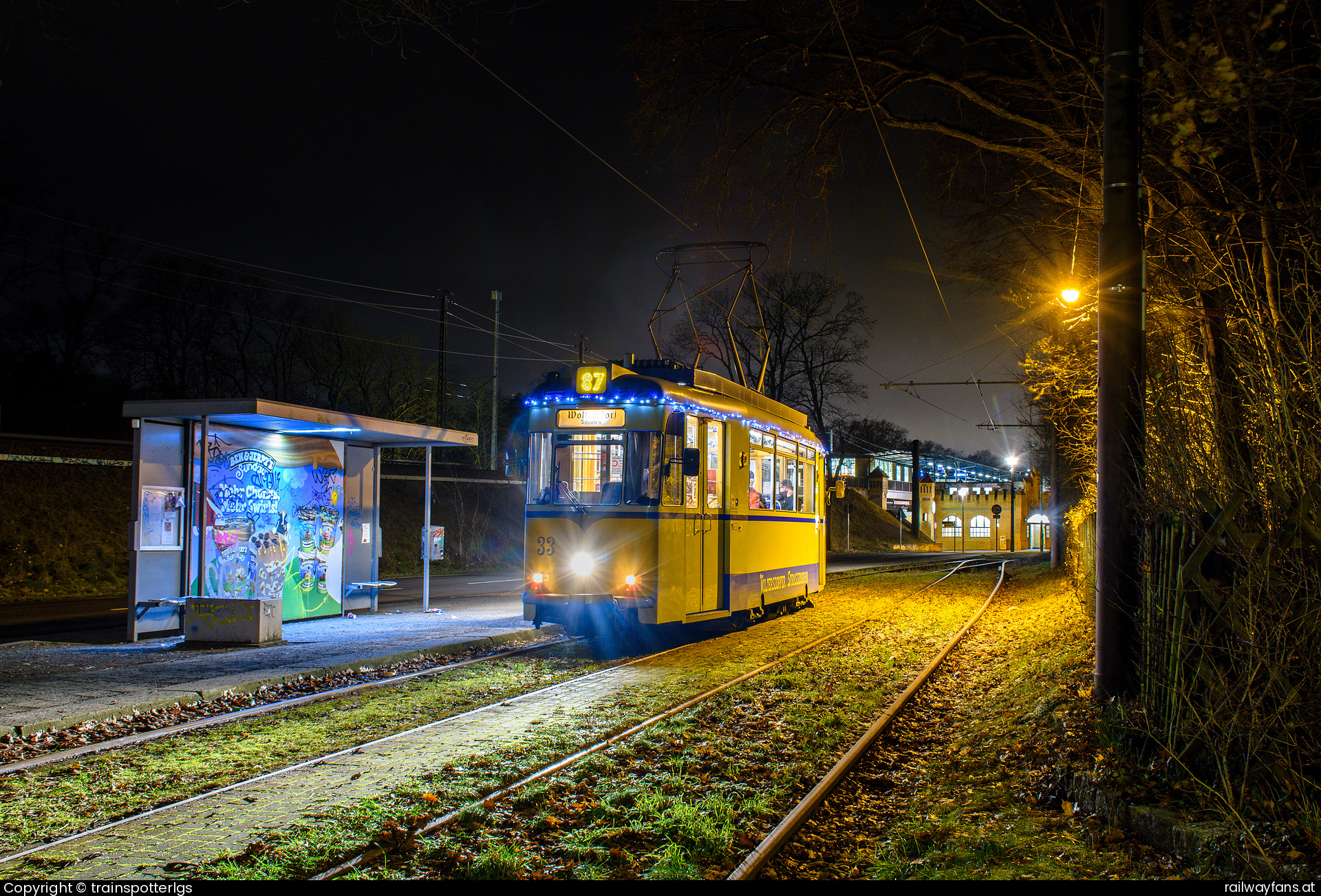 Straßenbahn Woltersdorf T57 33 in Straße nach Fichtenau - Woltersdorf T57 33 spotted in Rahnsdorf   Railwayfans