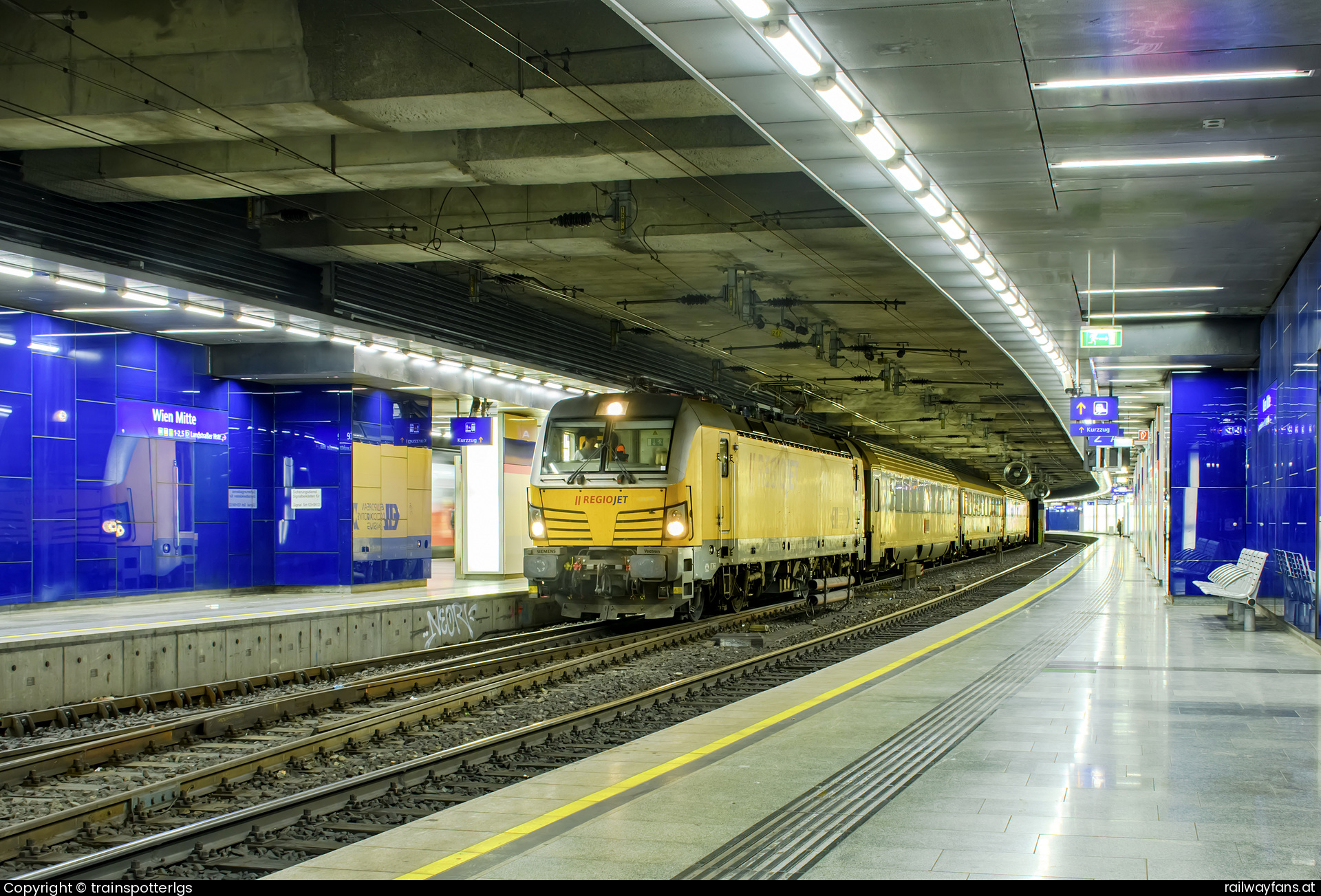 Regiojet 193 226 in Großhaarbach - RGJ 193 226 on Gepard Express (FWS-Bpa-Brno) spotted in Wien - Mitte
   Railwayfans