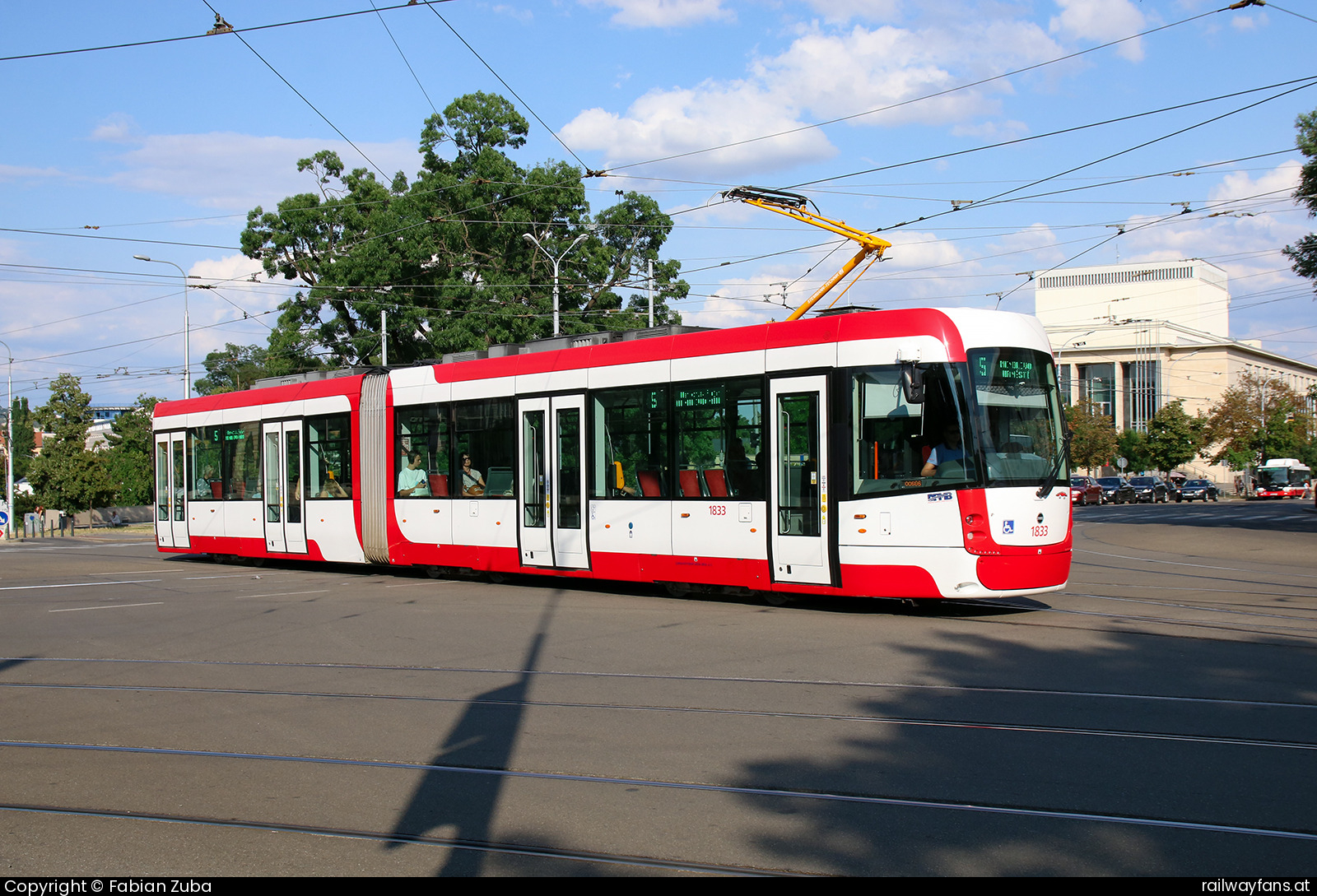 DPMB 1833 in Brno Moravské náměstí  Railwayfans