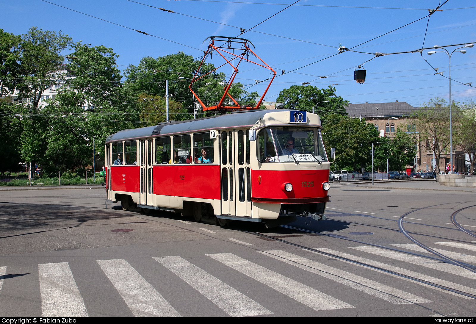 DPMB 1525 in Brno Moravské náměstí  Railwayfans