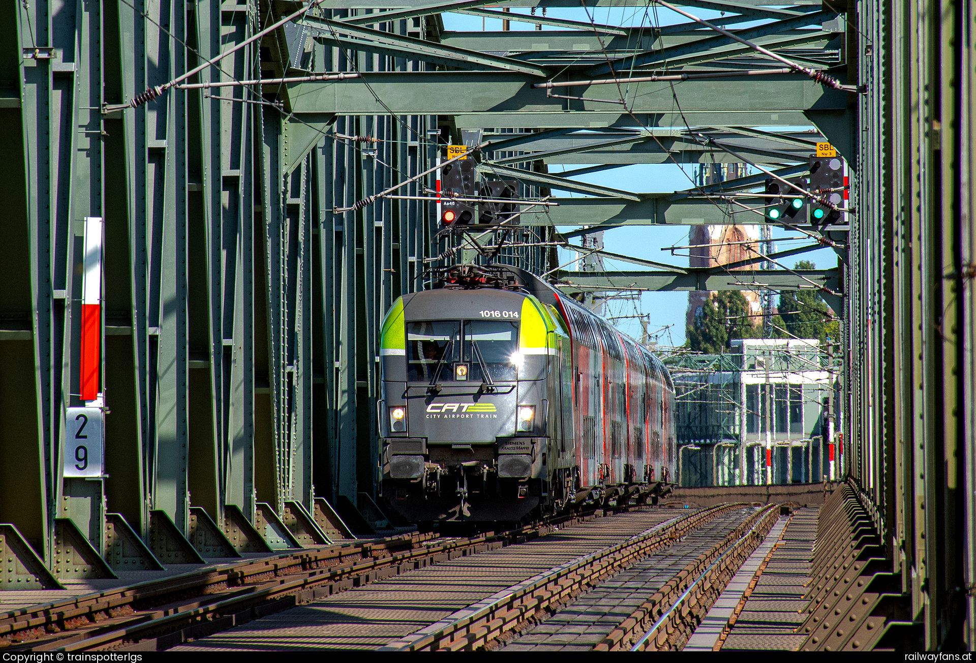 ÖBB 1016 014 in Großhaarbach - ÖBB 1016 014 „CAT“ spotted in Wien - Handelskai   Railwayfans