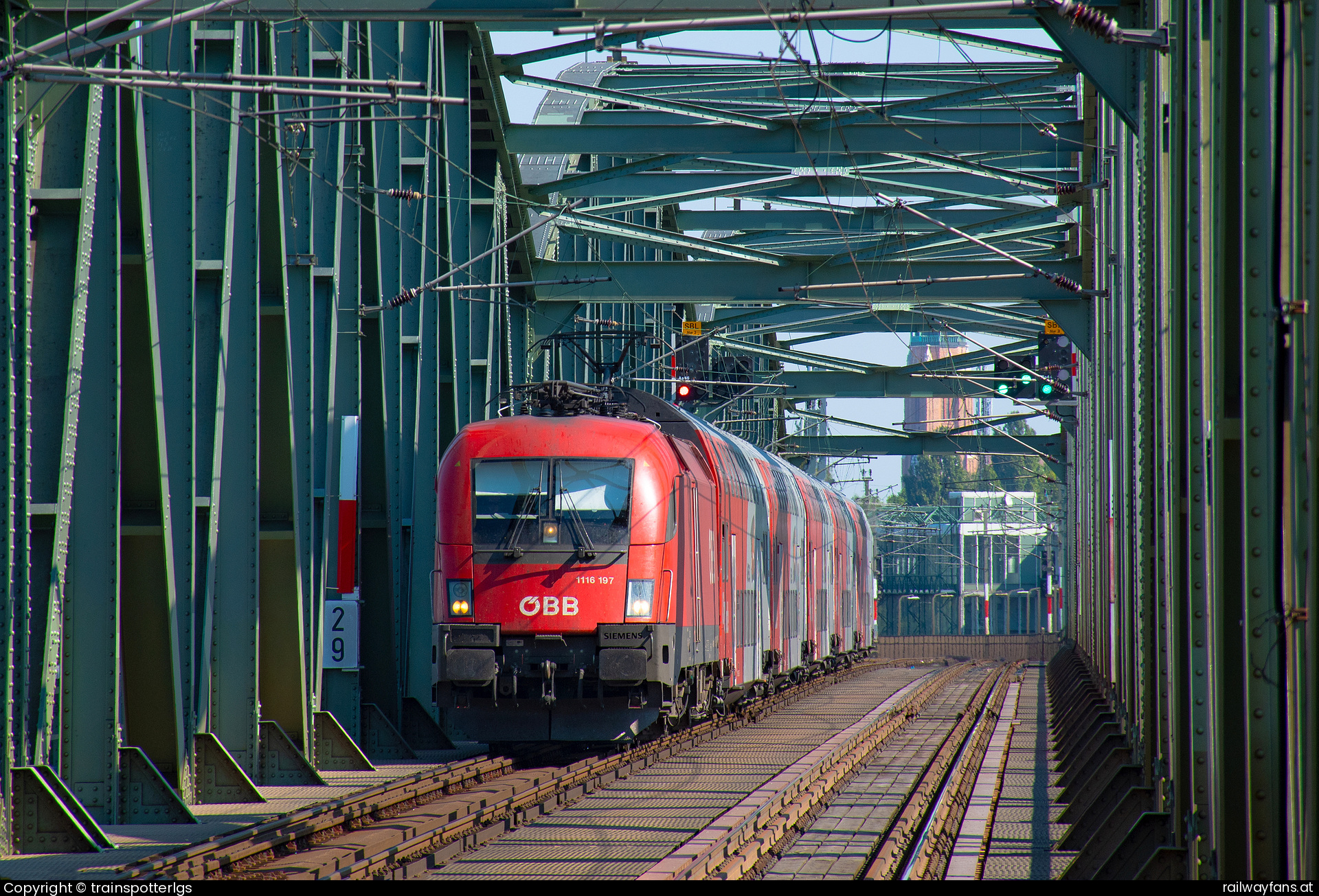 ÖBB 1116 197 in Großhaarbach - ÖBB 1116 197 spotted in Wien - Handelskai   Railwayfans