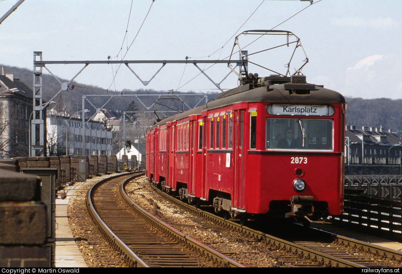 Wiener Verkehrsbetriebe N1 2873 in Rampe Ober St. Veit - Die Type N1 verkehrte von 1954 bis 1983 auf den Strecken der Wiener Stadtbahn. Heute wären dies im Wesentlichen die Linien U4 und U6. Die direkte Verbindung zwischen Nussdorfer Straße und Heiligenstadt gibt es jedoch nicht mehr, ebensowenig jene zwischen Nussdorfer Straße und Friedensbrücke.   Railwayfans