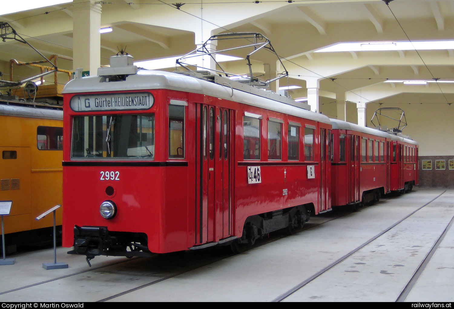 Wiener Verkehrsbetriebe N1 2992 in Straßenbahnmuseum Erdberg - + n2 5993 + N1 2872. Aufgenommen im Straßenbahnmuseum Erdberg vor der Umgestaltung.   Railwayfans