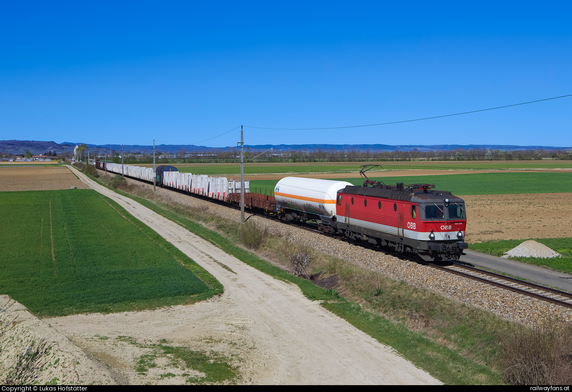 ÖBB 1144 239 in Baumgarten Tullnerfelderbahn | Tulln - St.Pölten Railwayfans