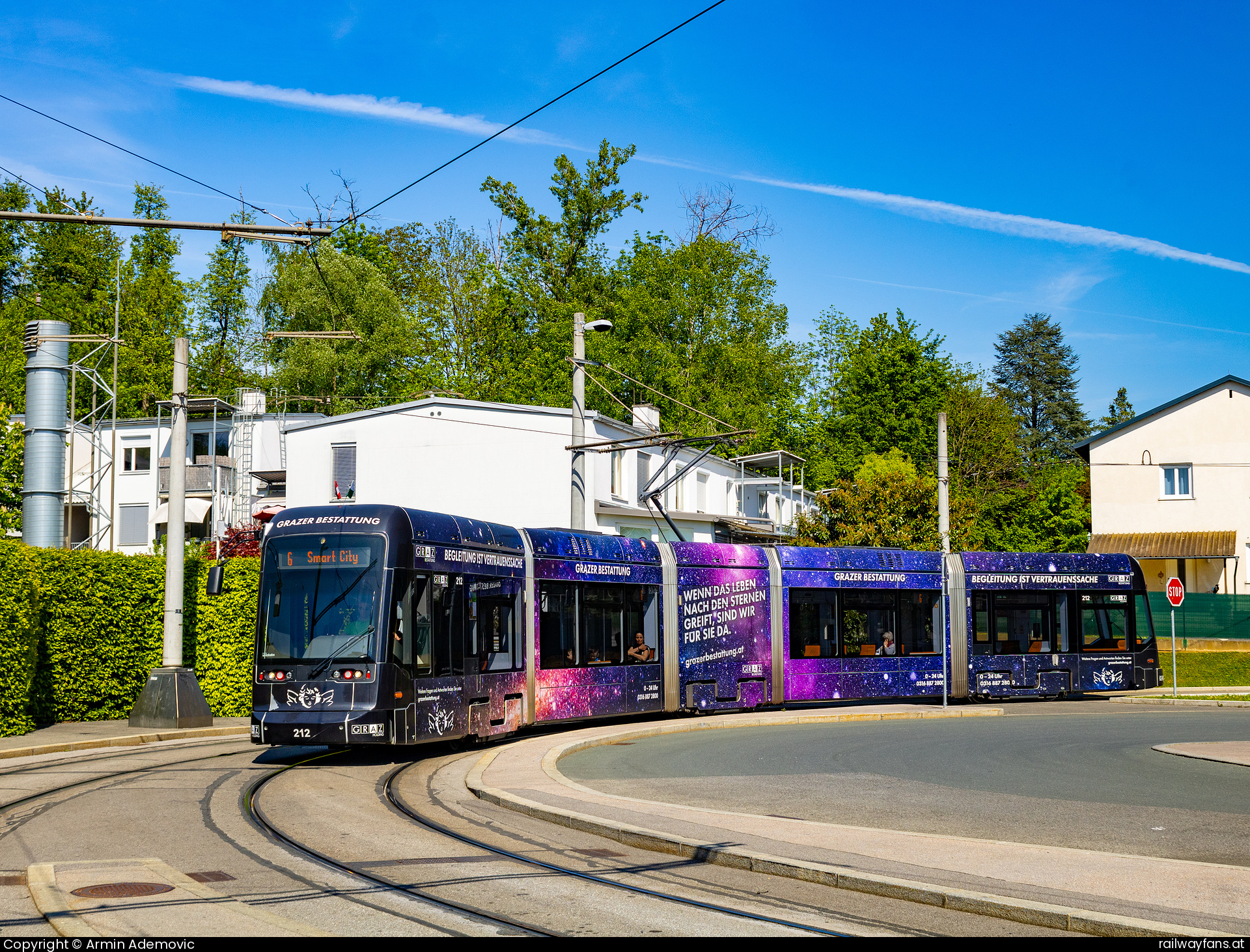 Graz Linien Variobahn 212 in Großhaarbach mit dem 6 Graz Linie 6 | St. Peter - Smart City Railwayfans