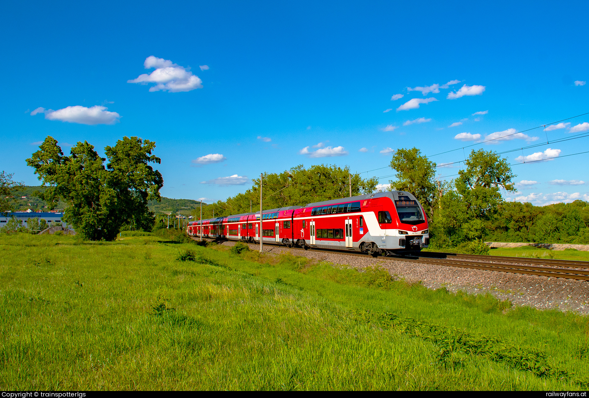 ZSSK 561 004 in Prackenbach - ZSSK 561 004 spotted in Svätý Jur
   Railwayfans