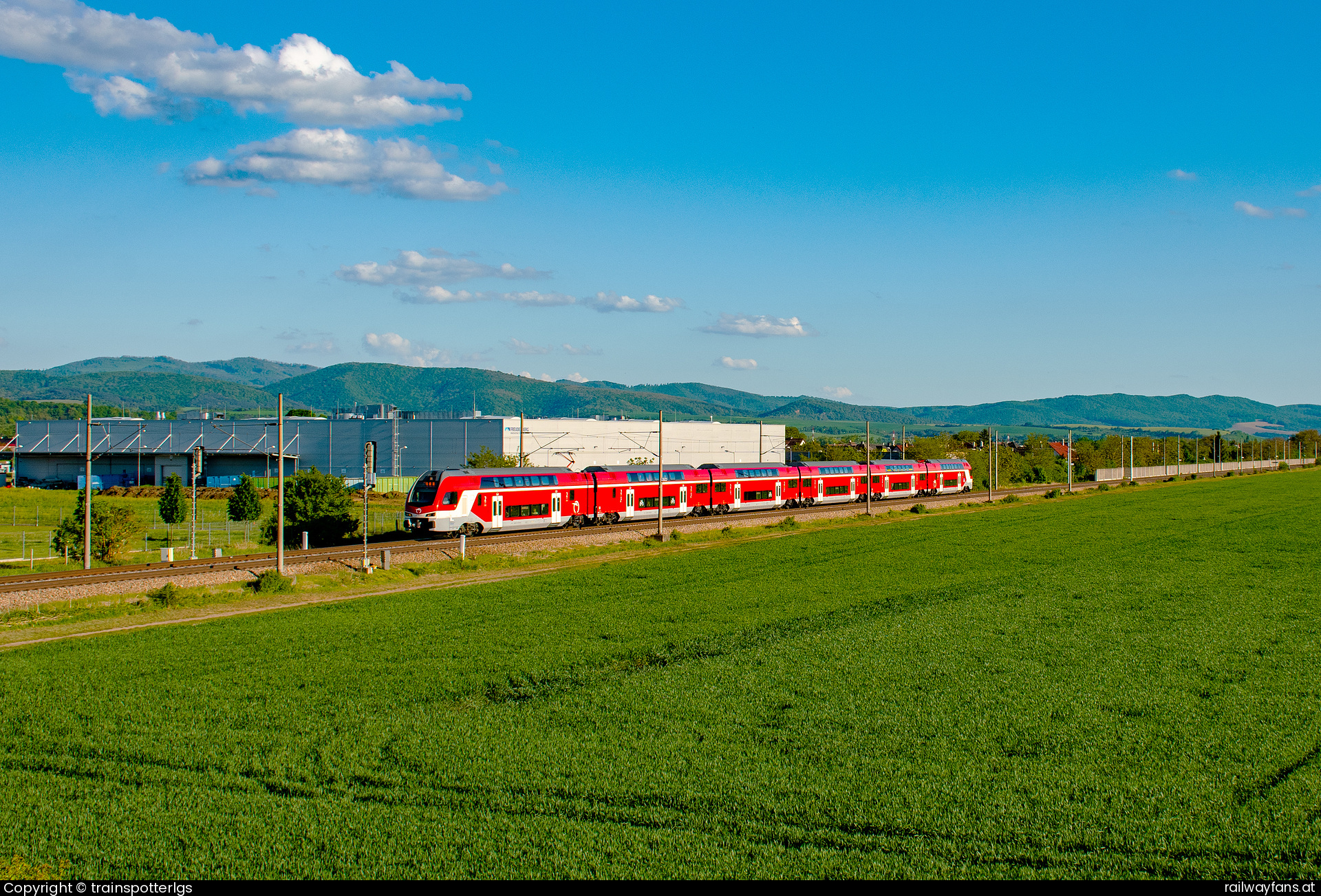 ZSSK 561 003 in Großhaarbach  Railwayfans