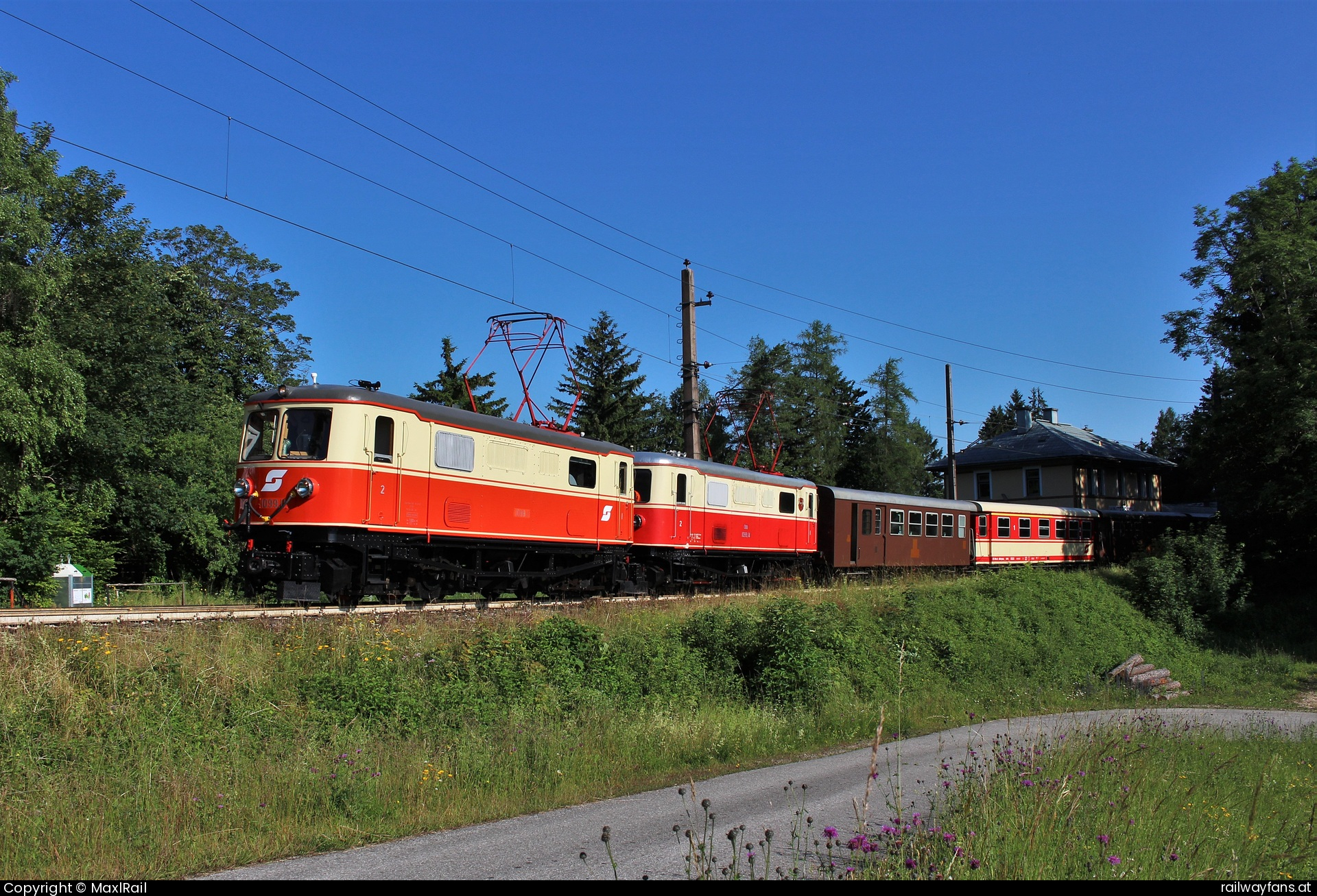 NÖVOG 1099 011 in Großhaarbach - Am 26.6. und 27.6.2023 veranstaltete der Fotoreisenanbieter 